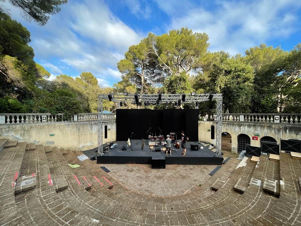 We are back in Italy! Tonight we will be by the Tyrrhenian sea on Pasquini Castel for Inequilibro Festival. We will play with pine trees, waves and moon. See you at 22:30!

@armuniateatro
#avatrio #giuseppedoronzo #esatekincioglu #pinobasile #armunia