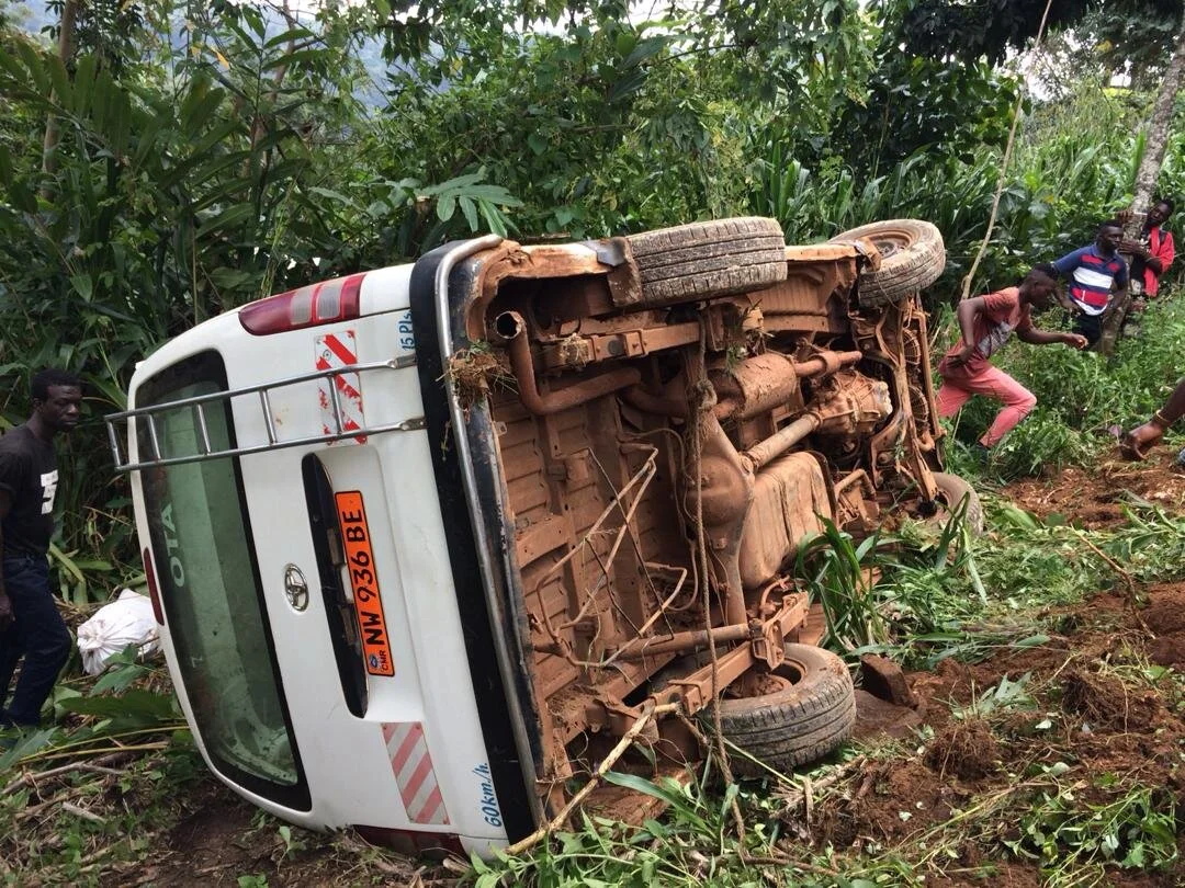Schoolbus in Babungo verongelukt. Help jij hen opnieuw op weg?