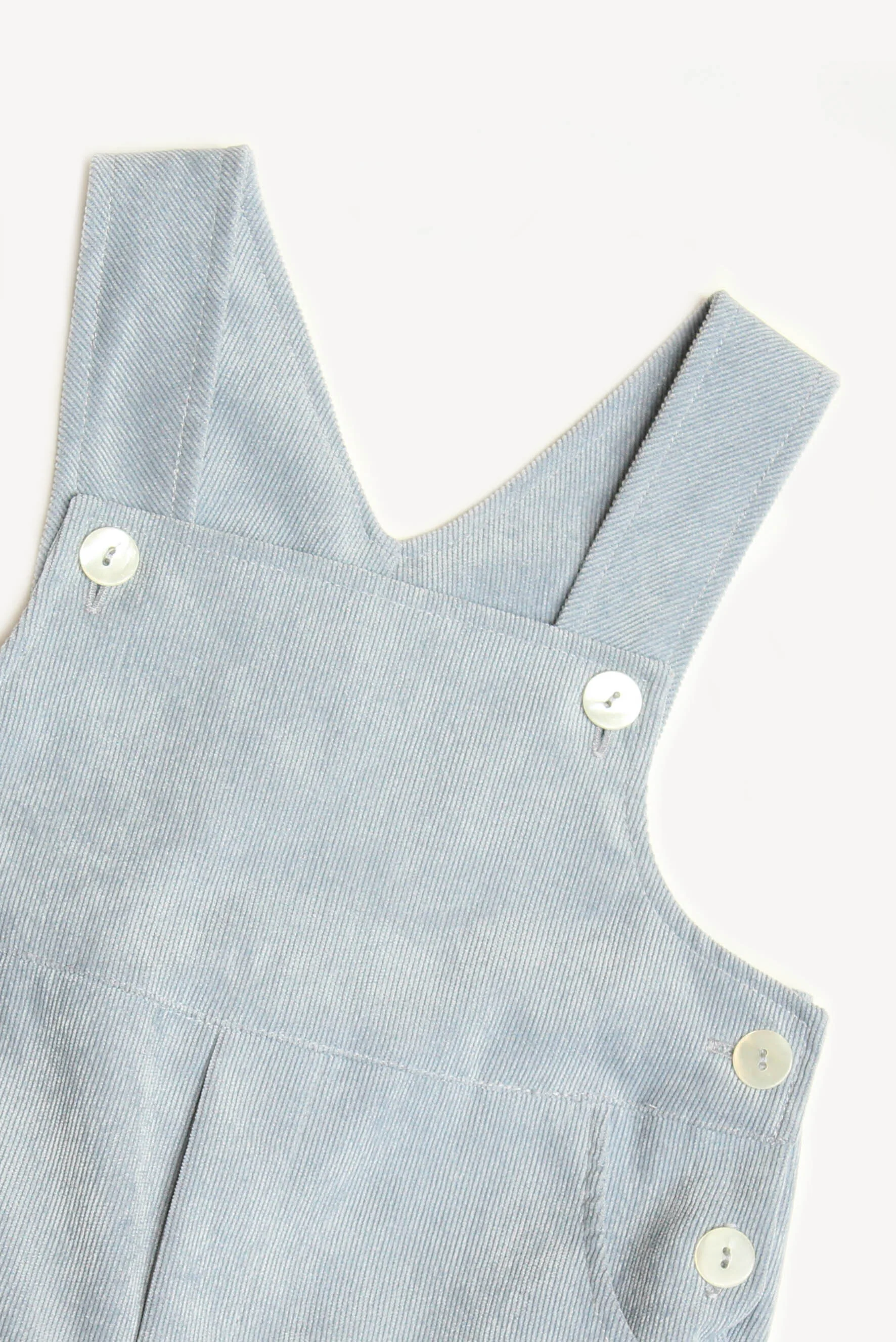 Salopette unisex in velluto azzurro polvere dettaglio