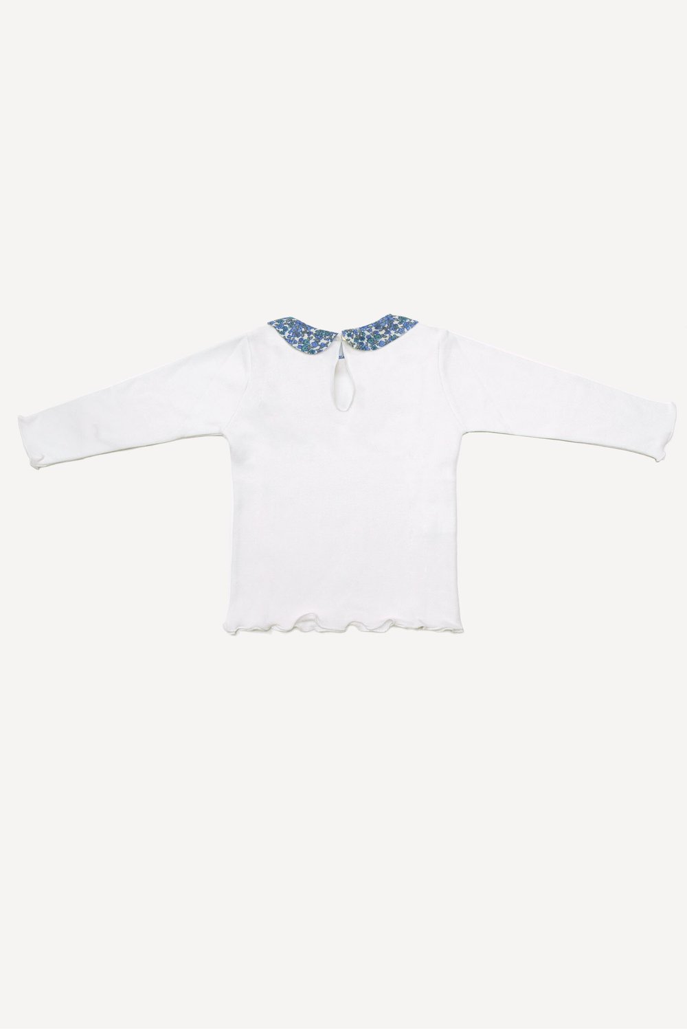 Maglia bianca per bambina con colletto a fiori azzurri — Crochette