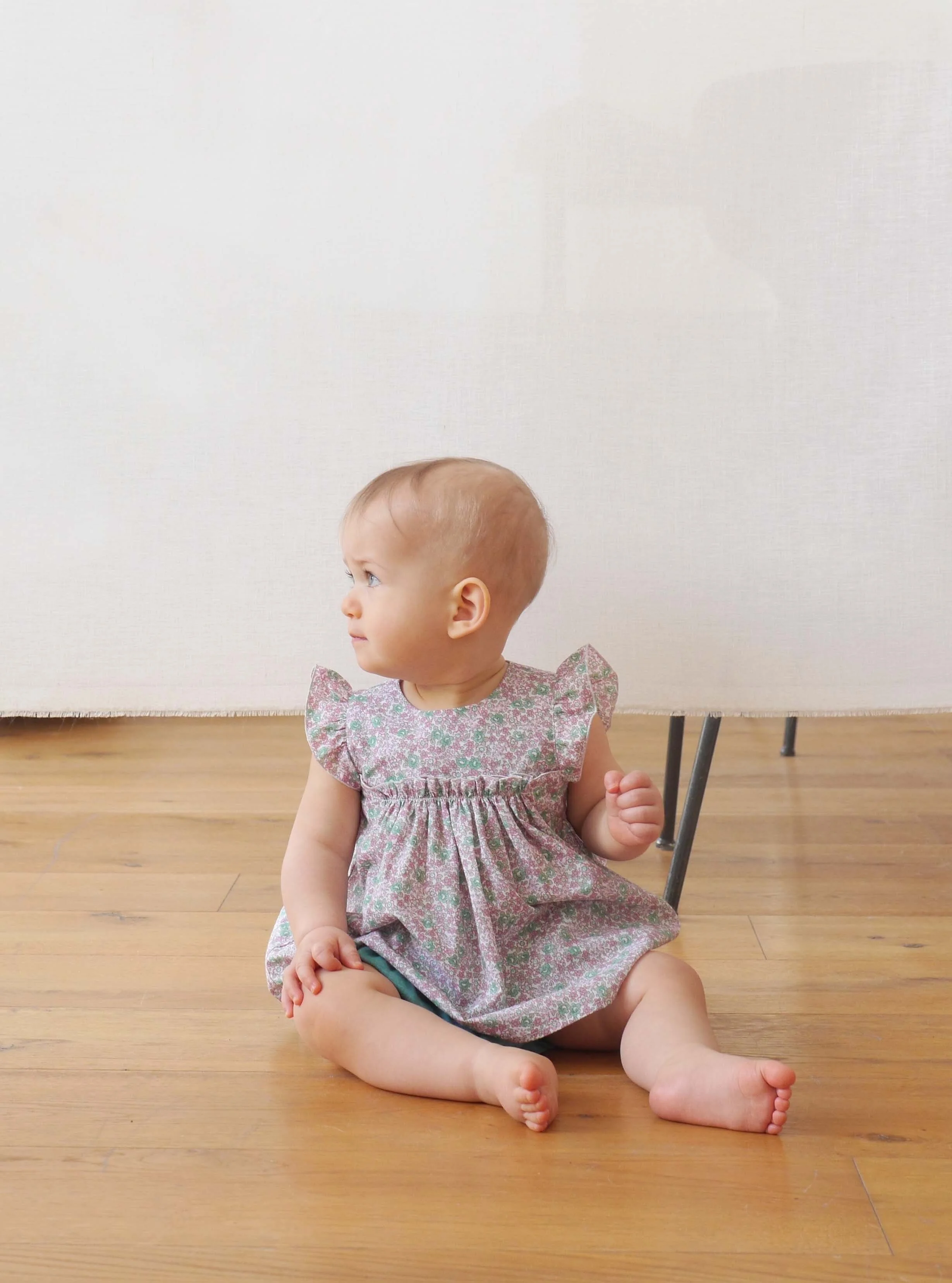 Camicia e culotte neonata a fiori viola e verdi