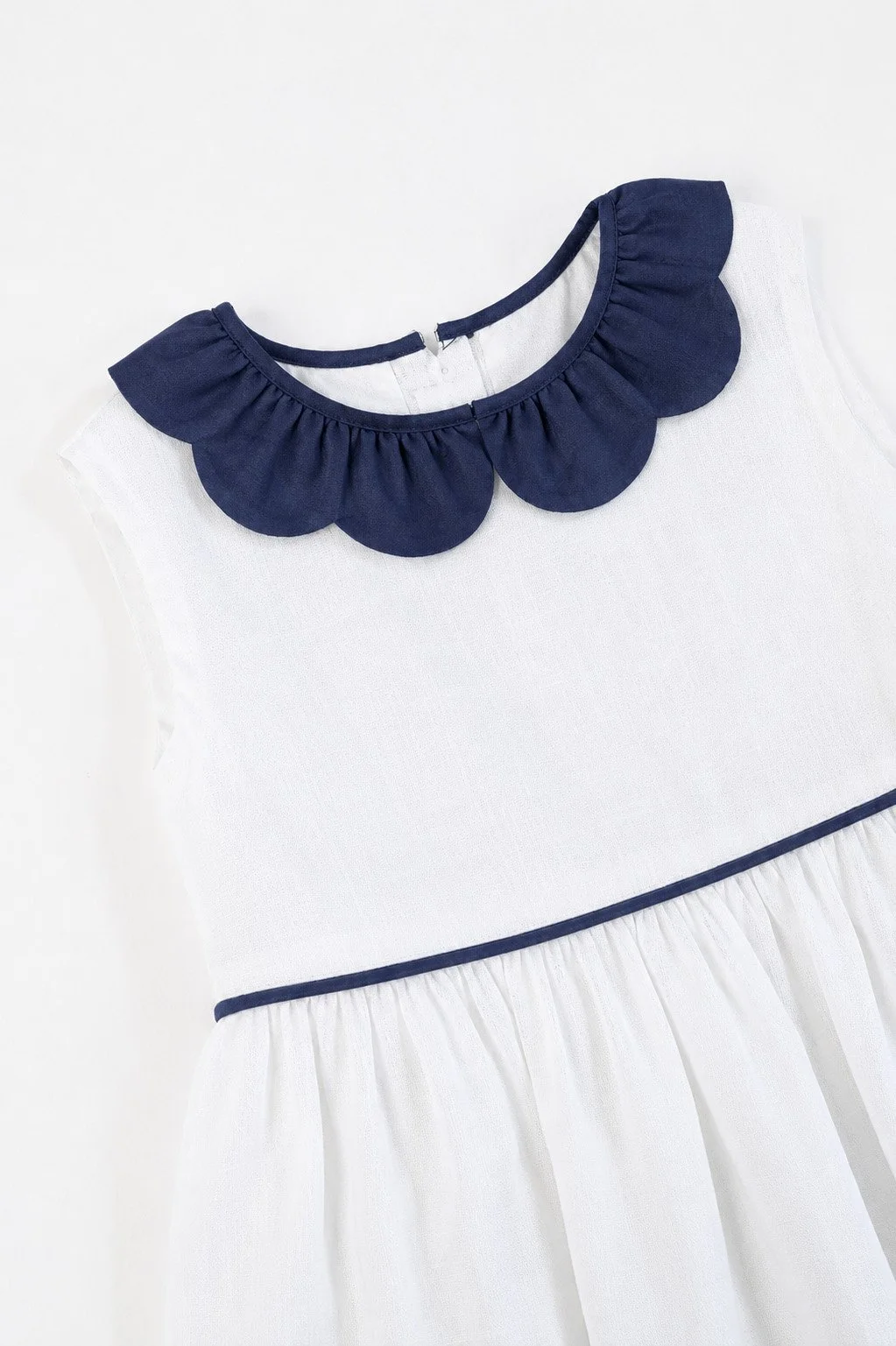 Vestito bambina lino bianco e blu dettaglio