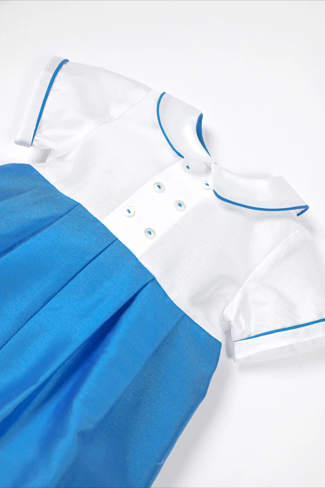 Pagliaccetto cerimonia neonato raso azzurro Grecia dettaglio corpino bottoni madreperla