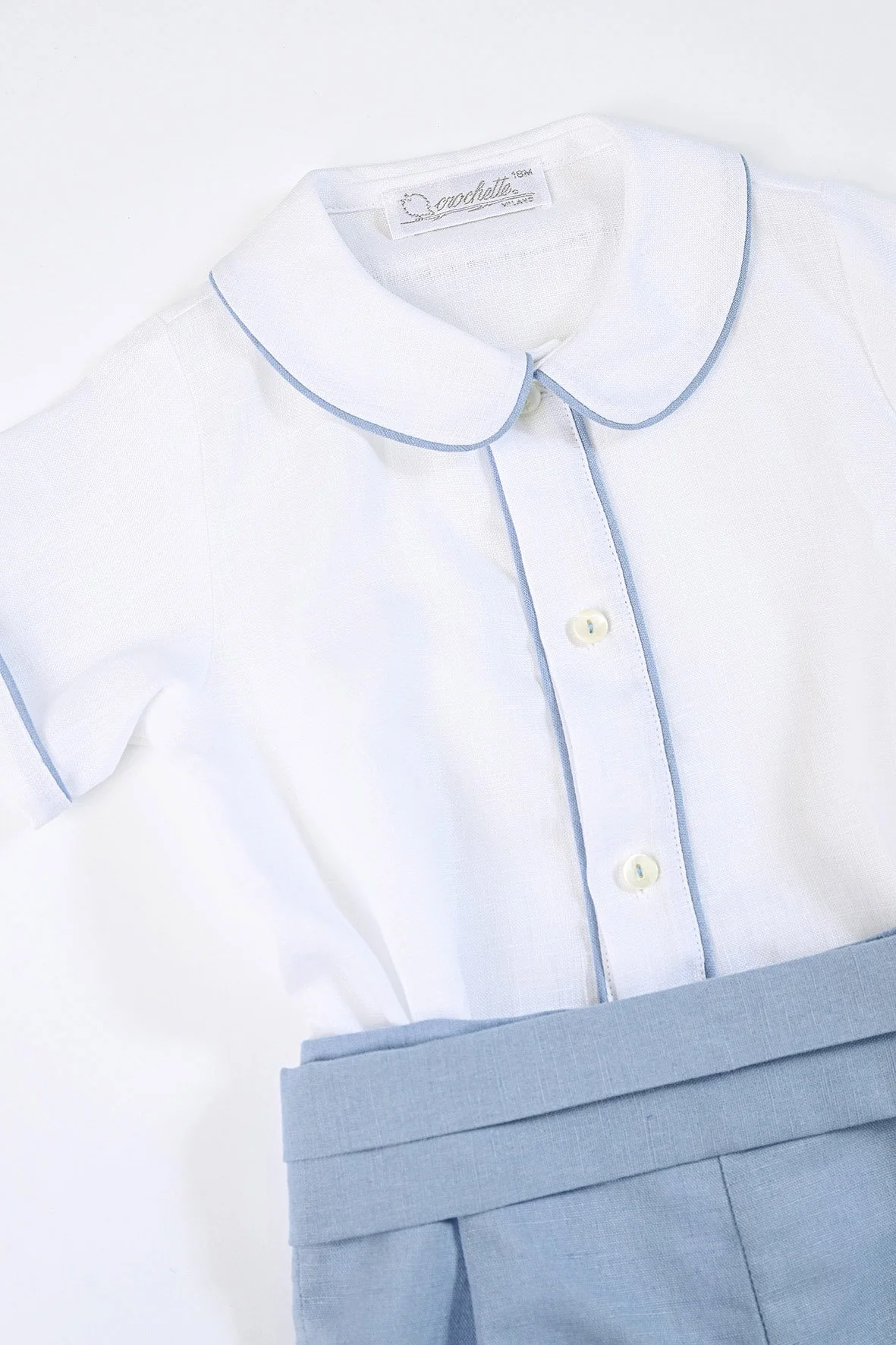 Completo bambino camicia in lino bianco e avio dettaglio