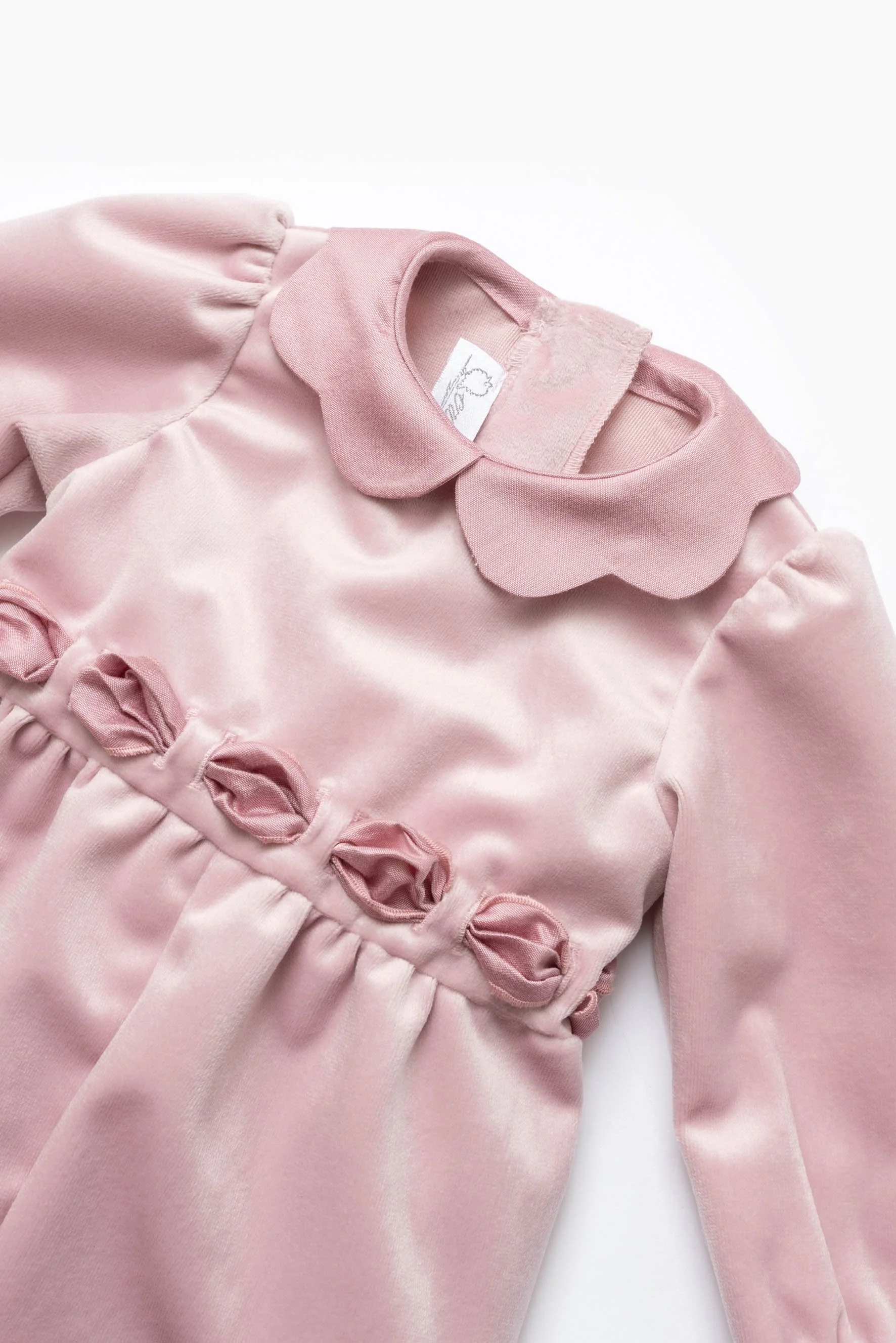 Pagliaccetto neonata rosa antico con nastro Crochette