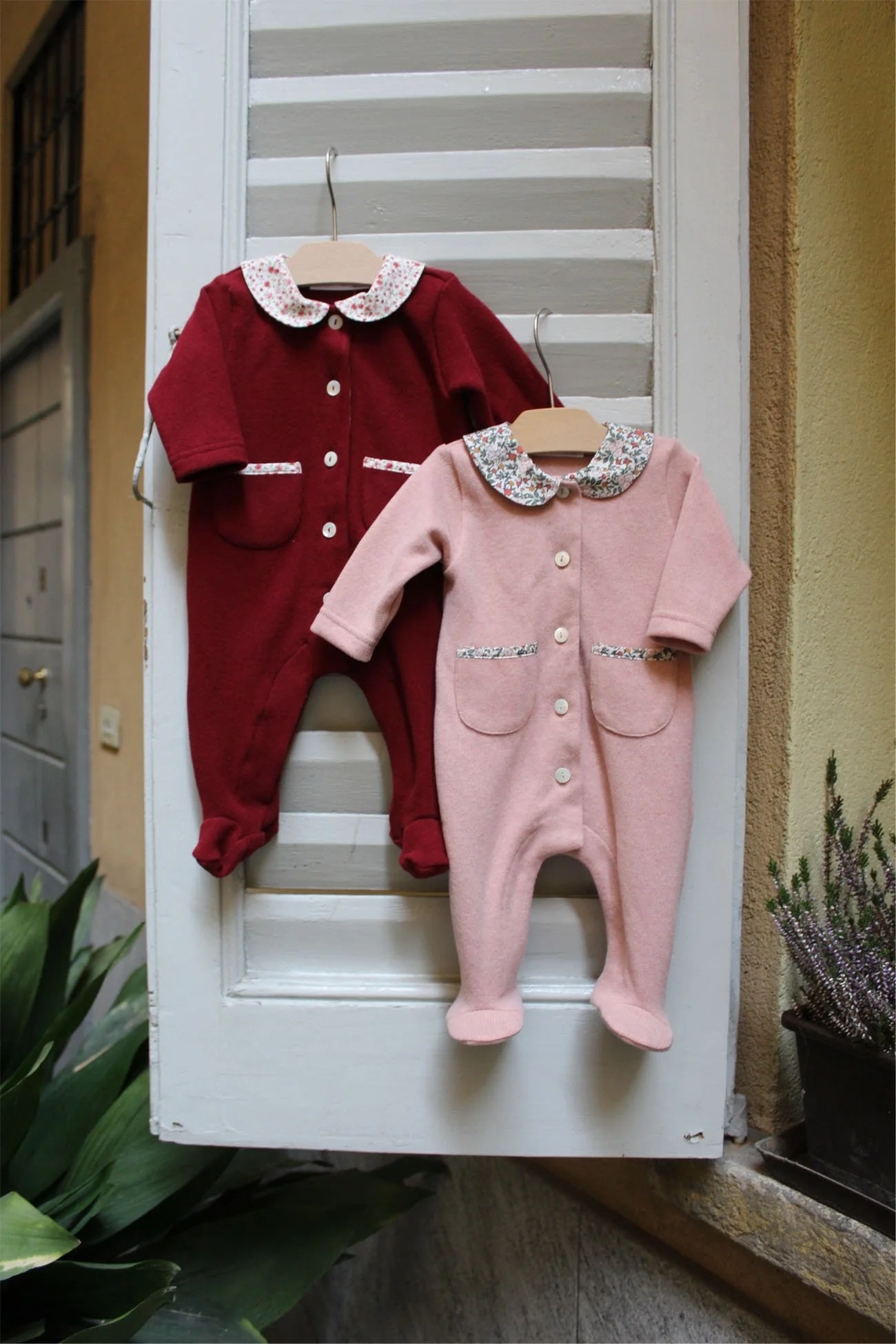 Tutine piedini neonata maglia bordeaux e rosa