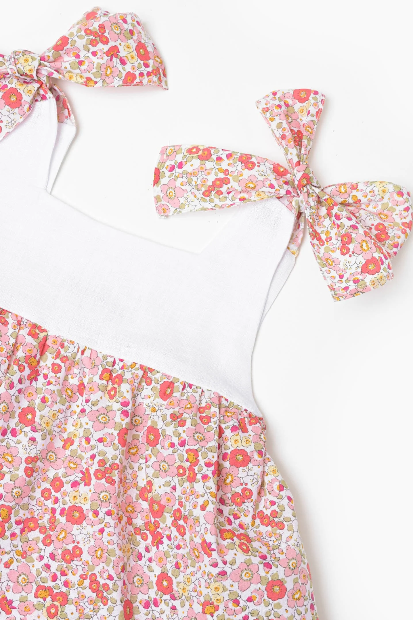 Scamiciato bambina con fiocchi fiore arancione dettaglio