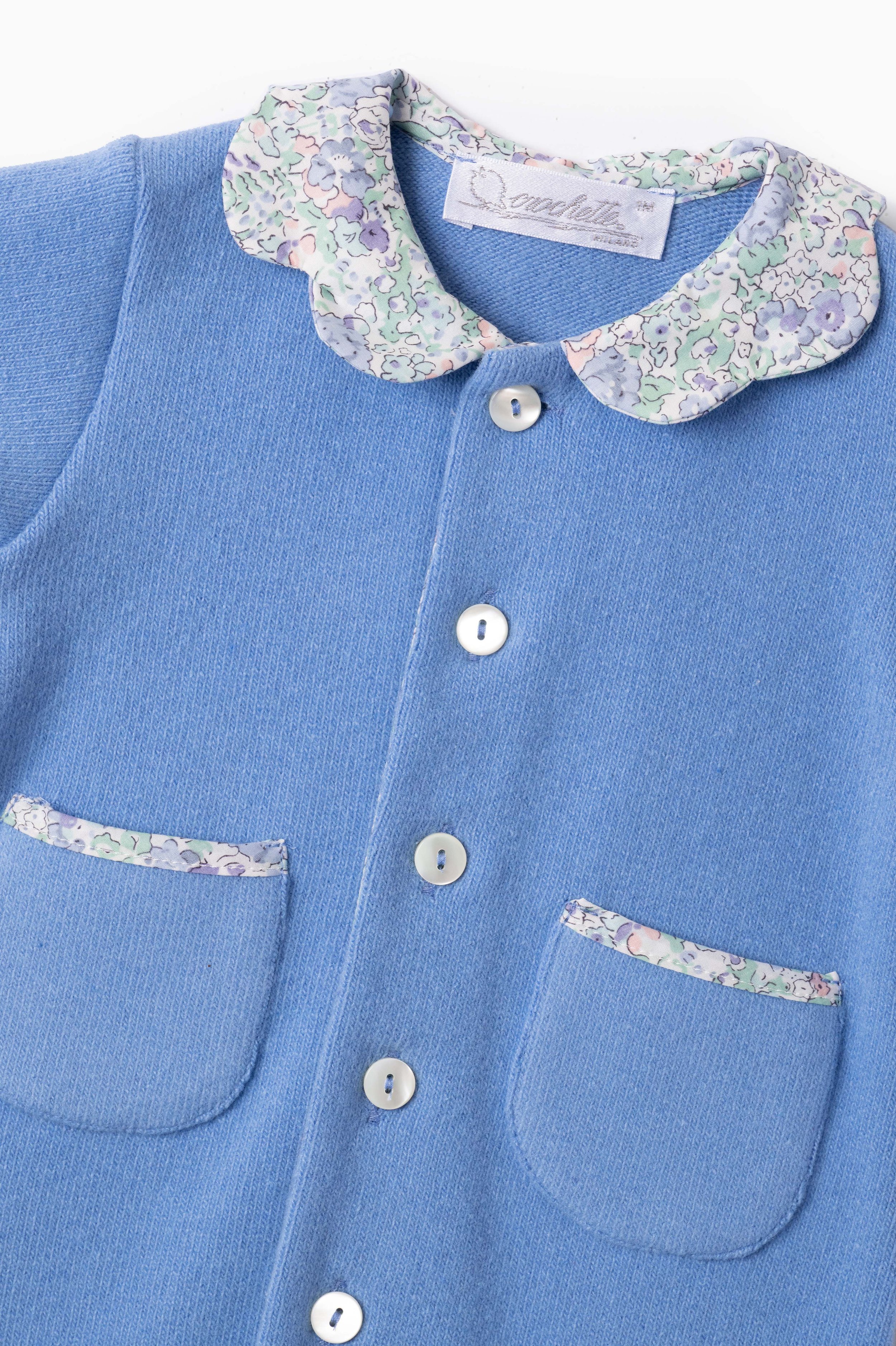 Tutina neonata maglia azzurra e fiori zoom.jpg