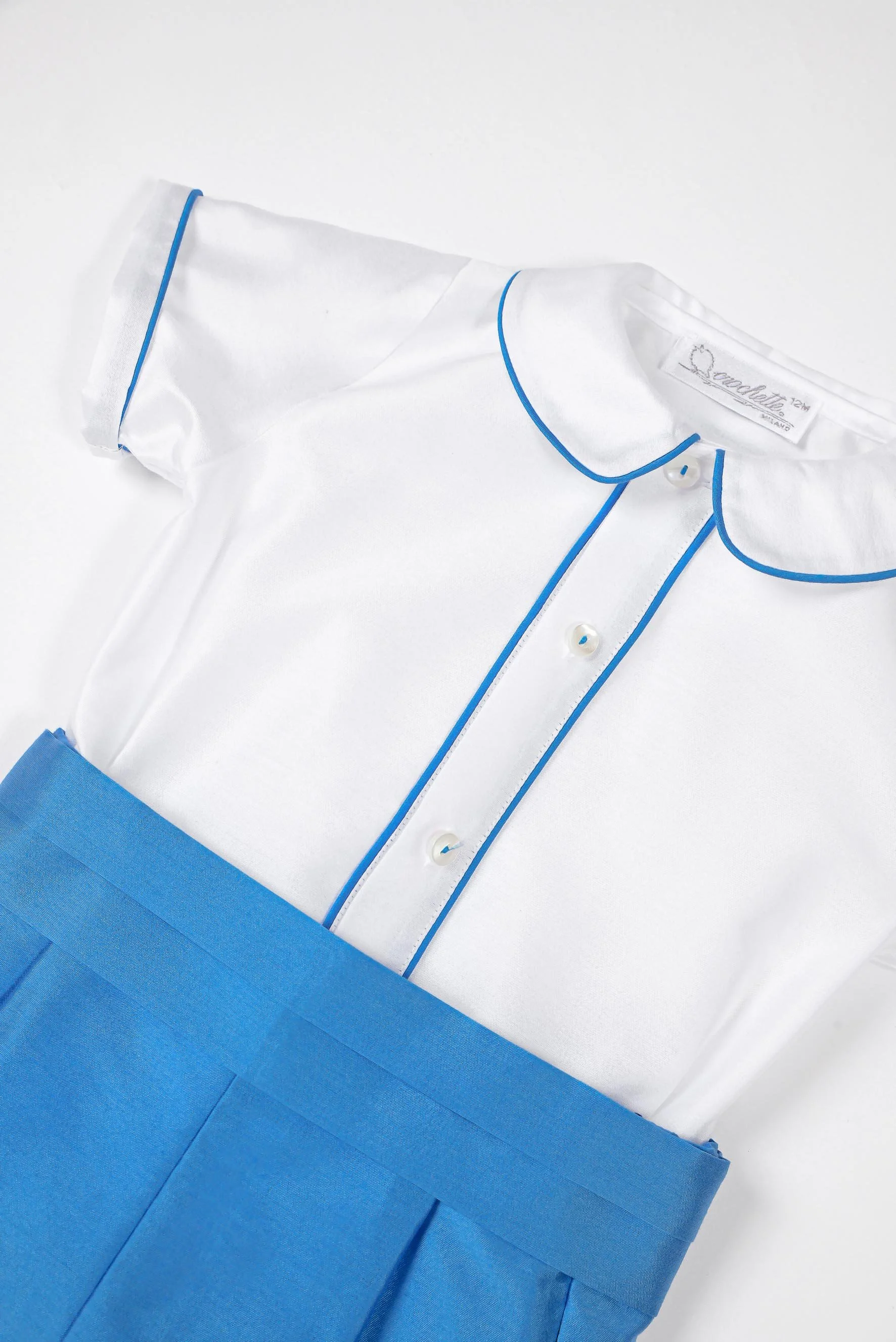 Completo raso bianco e azzurro grecia monopetto dettaglio.jpg