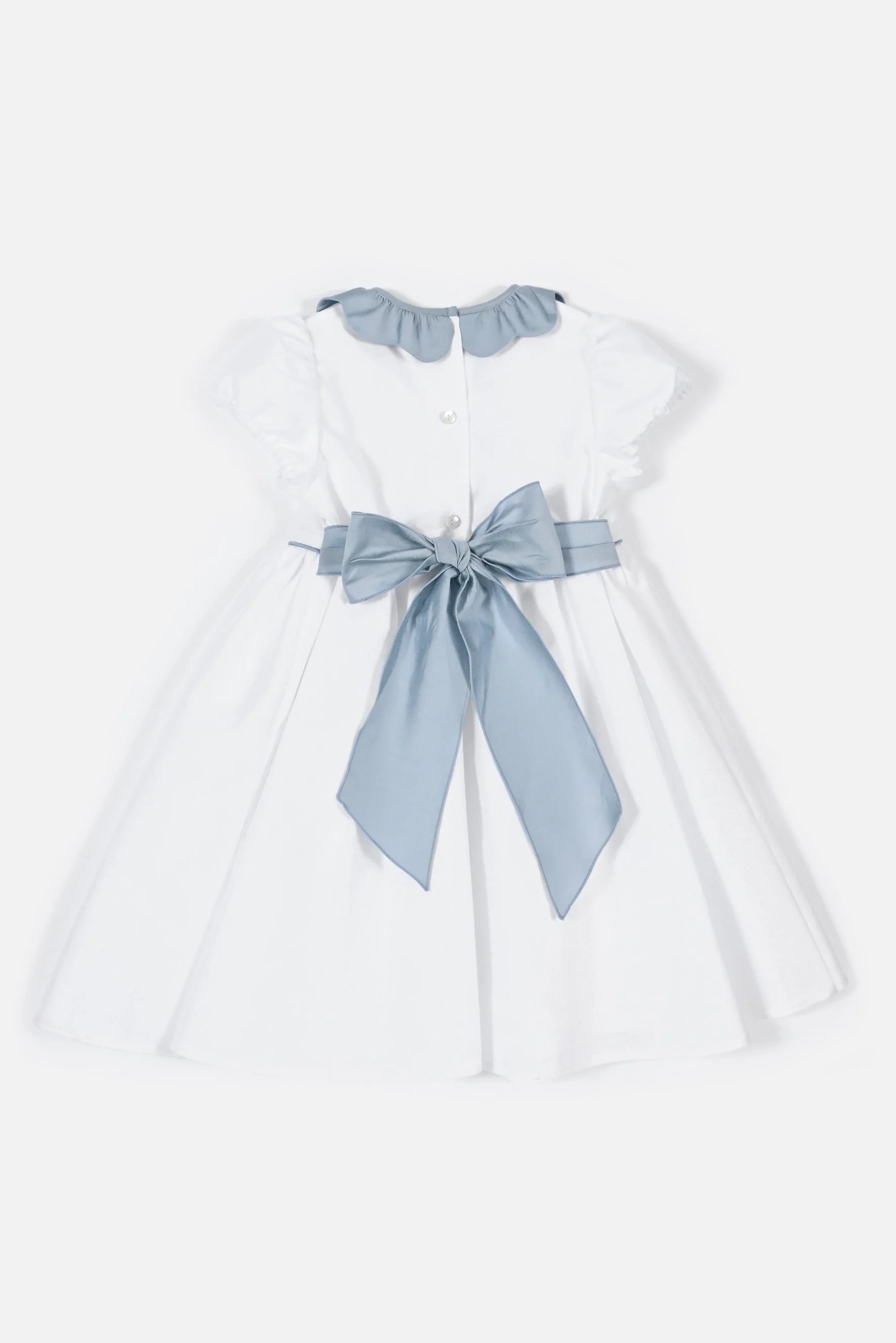 Abito bianco collo petalo arricciato azz polvere retro.jpg