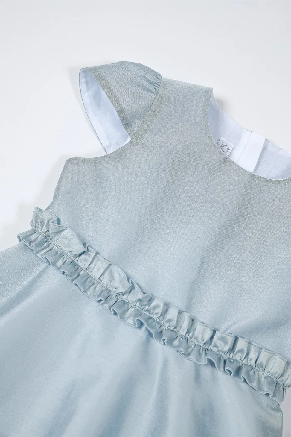 Vestito bambna raso azzurro polvere con rouches dettaglio