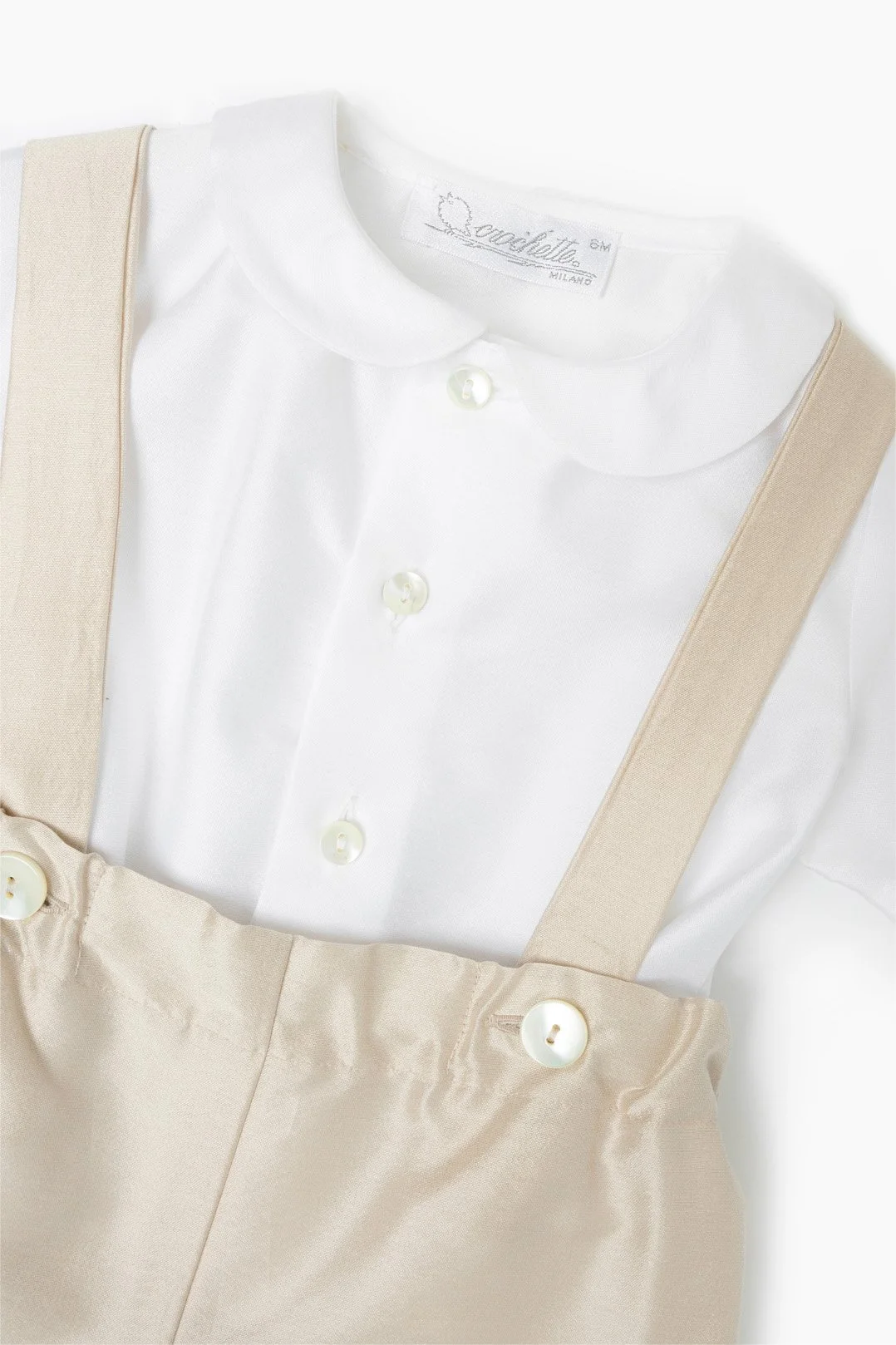 Completo cerimonia camicia raso e zuava beige dettaglio colletto