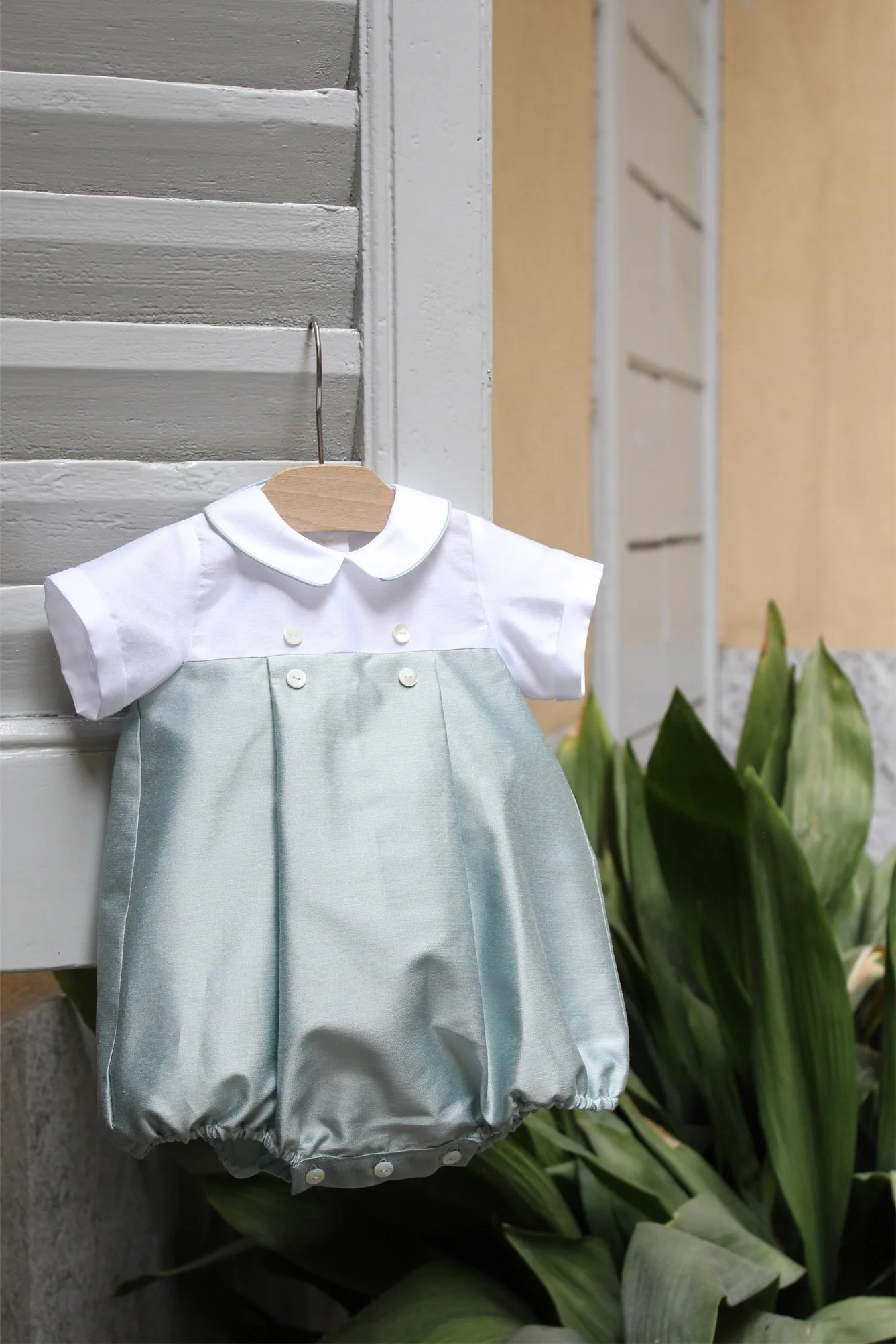 Pagliaccetto cerimonia neonato raso bianco e verde agave
