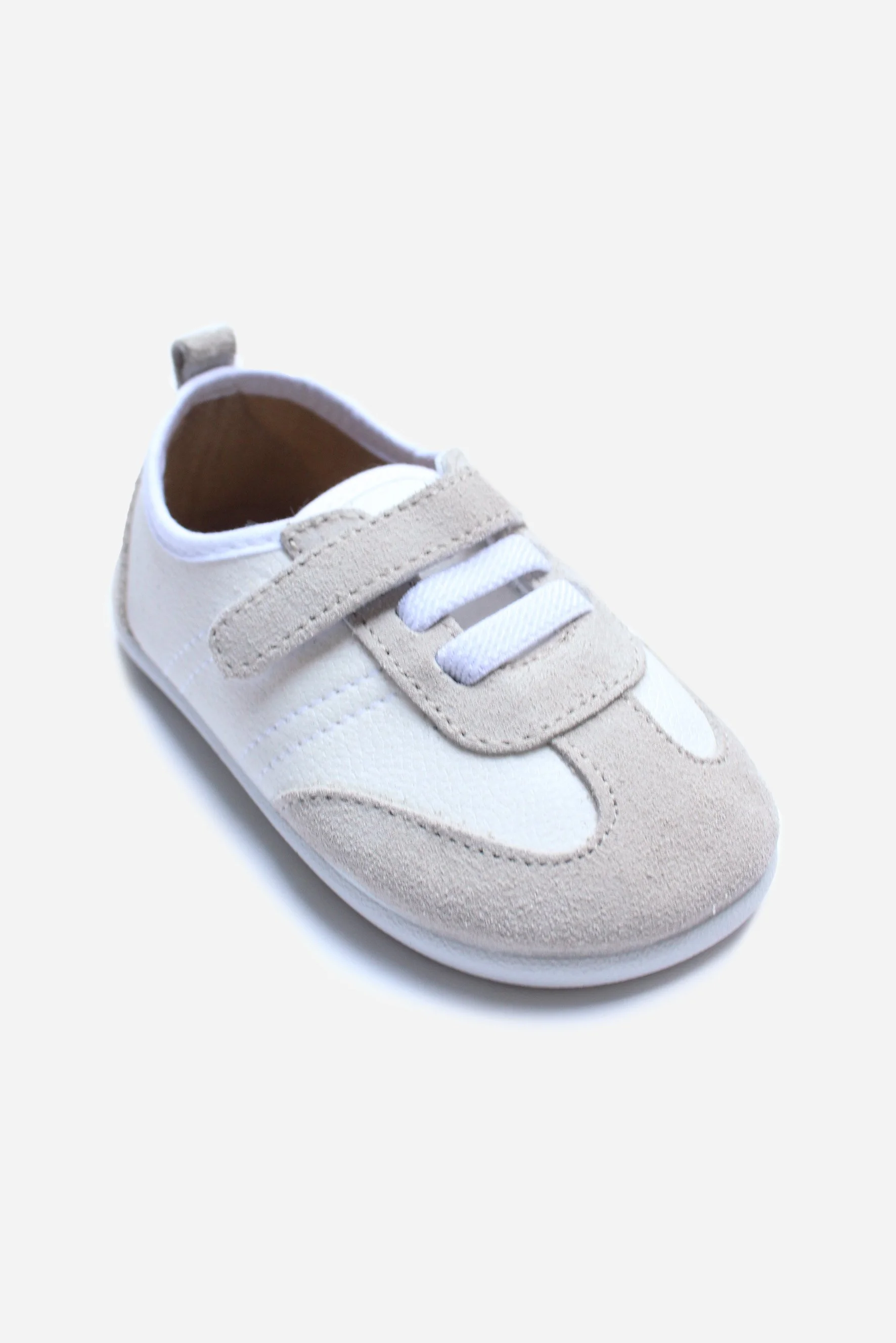 scarpe bianche .jpg