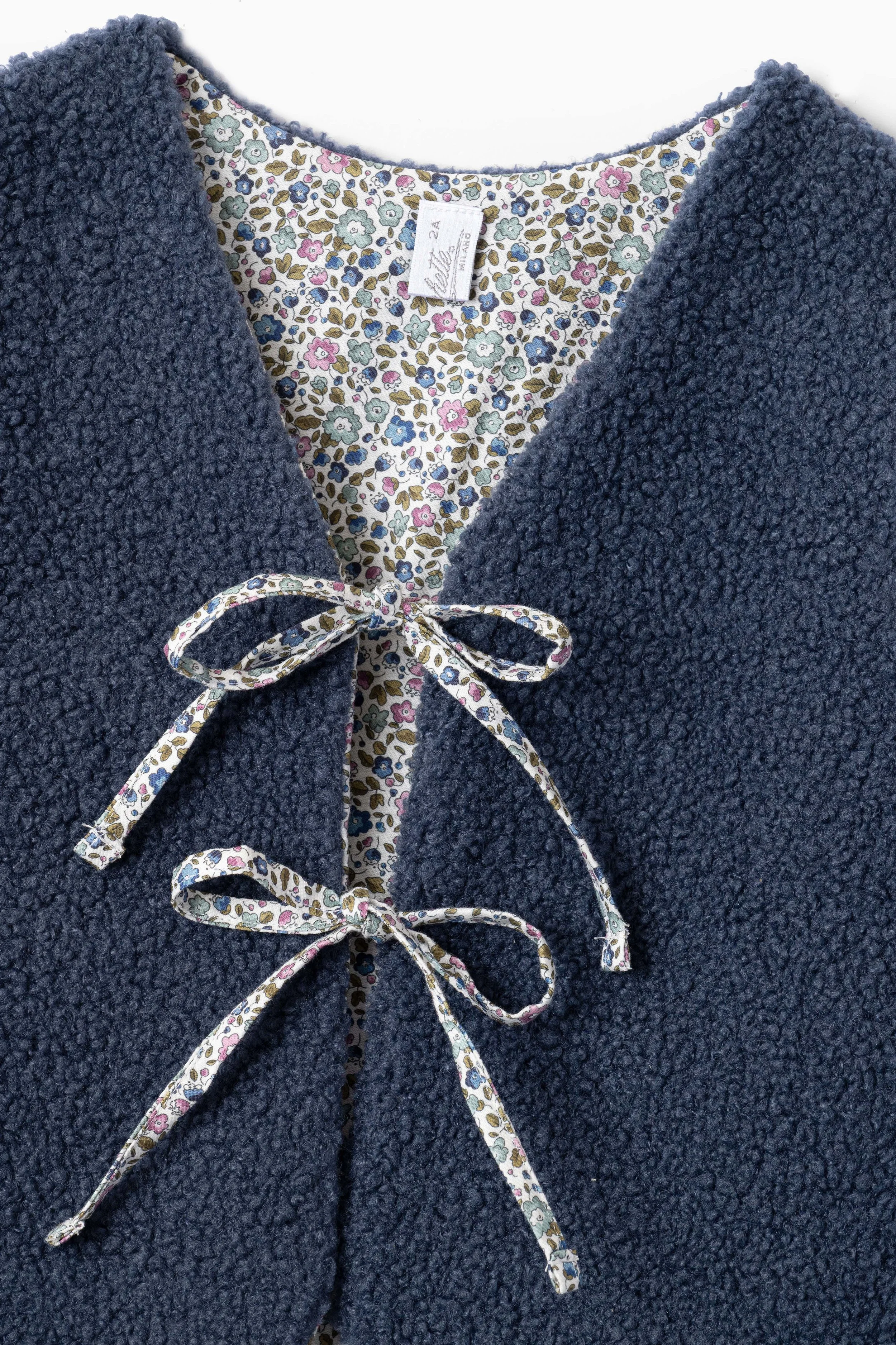 Gilet Teddy Twist orsetto e fiorellino blu Crochette