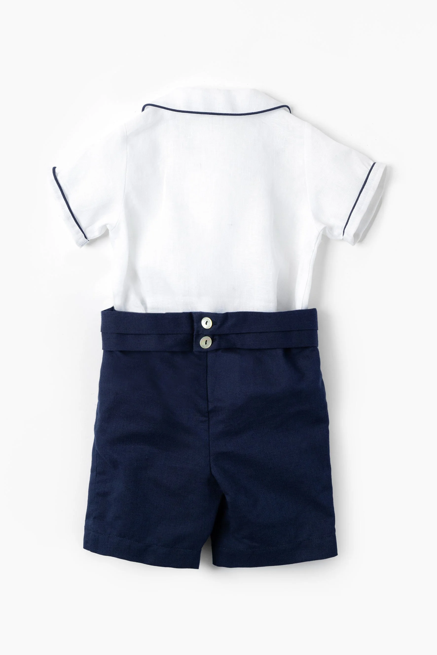 Completo camicia doppiopetto lino bianco e bermuda blu retro