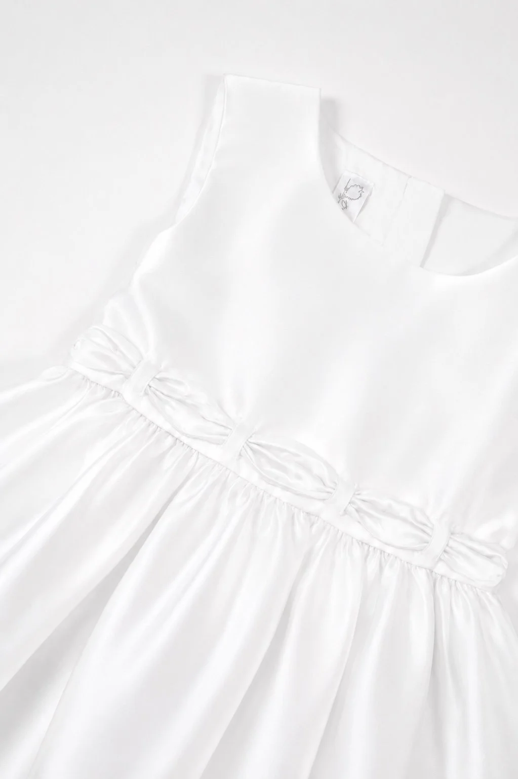Vestito bambina raso bianco e nastro zoom