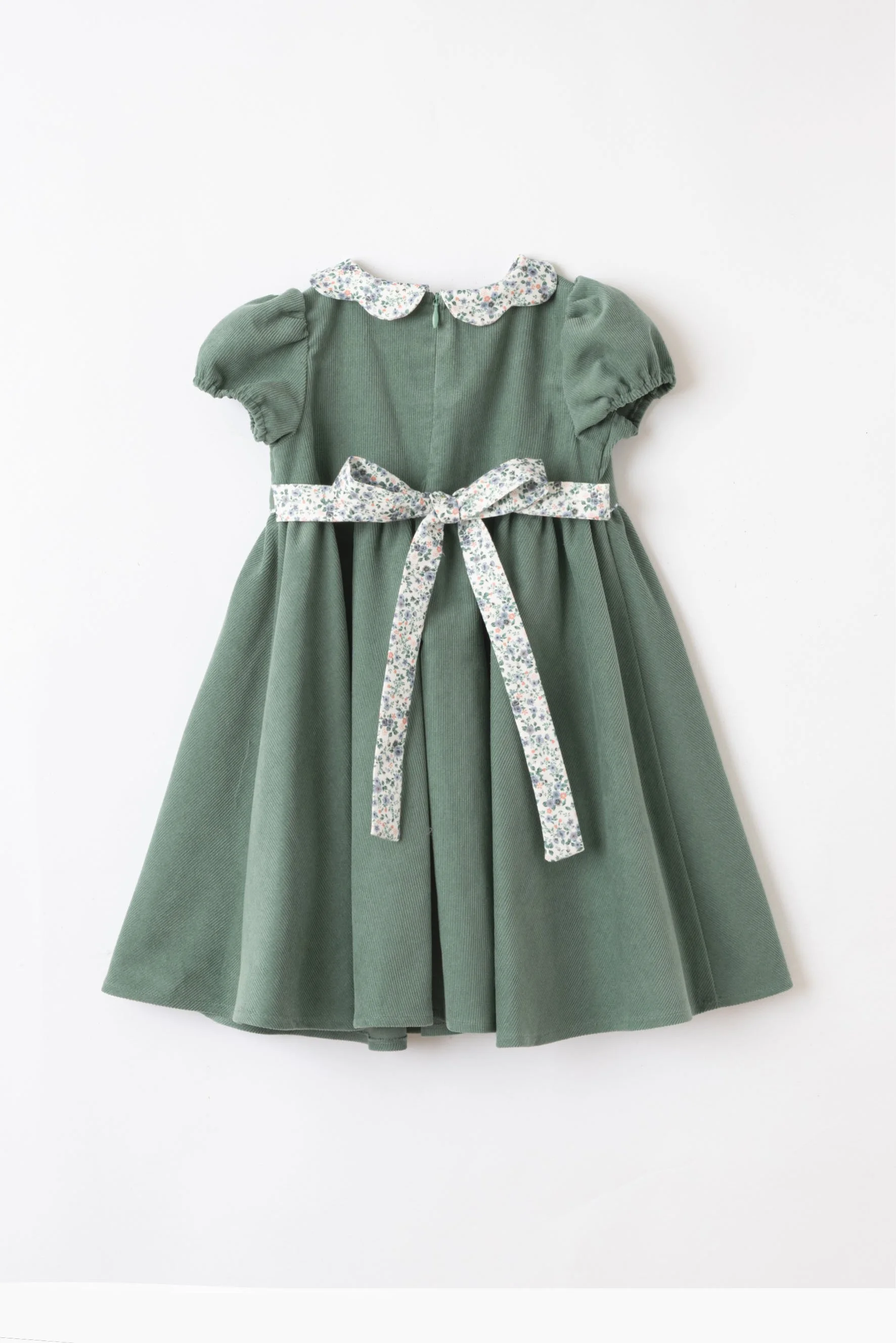 Vestito bambina velluto salvia e fiore maniche corte