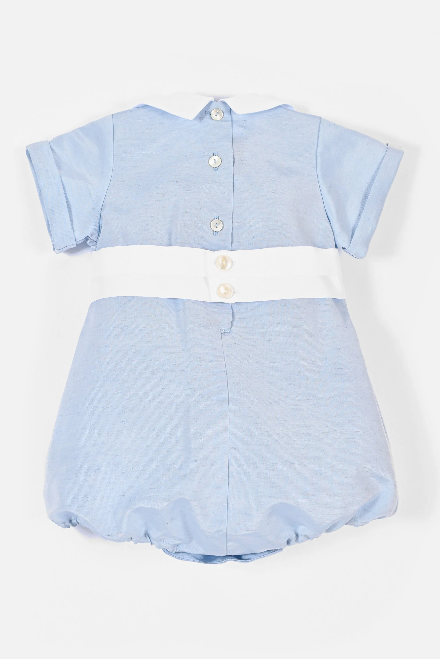 Pagliaccetto raso di lino azzurro e cintura raso bianco retro.jpg