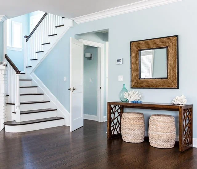 Simple entryways are often the most inviting !
