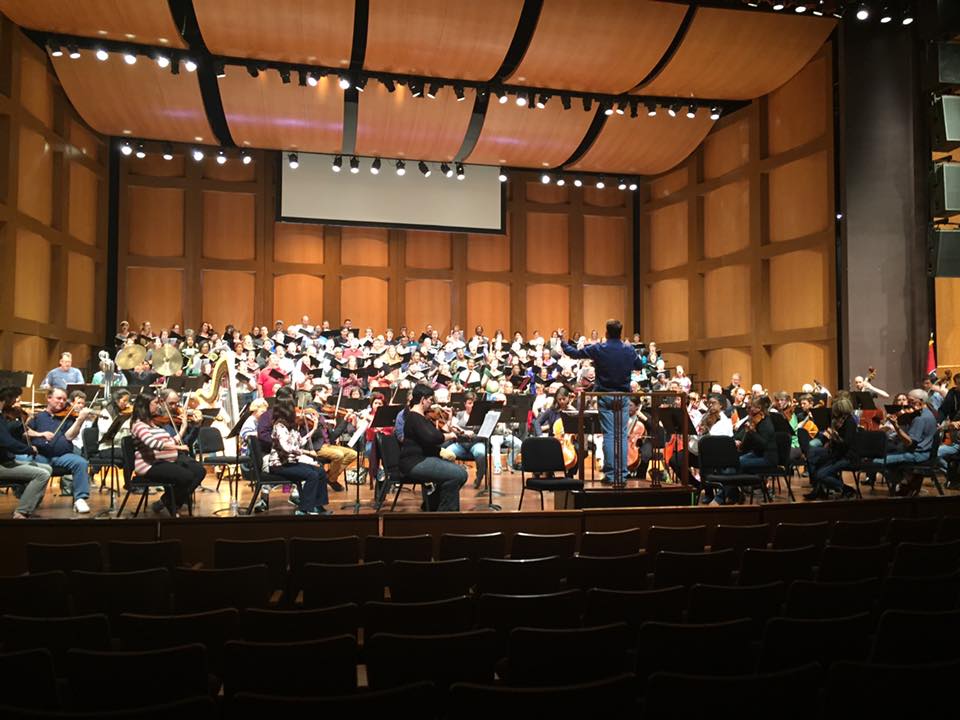 University Singers with the Memphis Symphony Orchestra.