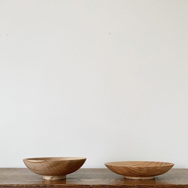 These sunny days have me scheming up a way to pull my lathe outside and work in the sun. I hope you&rsquo;re able to get outside and catch some vitamin D today. Pedestal bowls in ambrosia maple. They are some of my favourites that I&rsquo;ve made.
.
