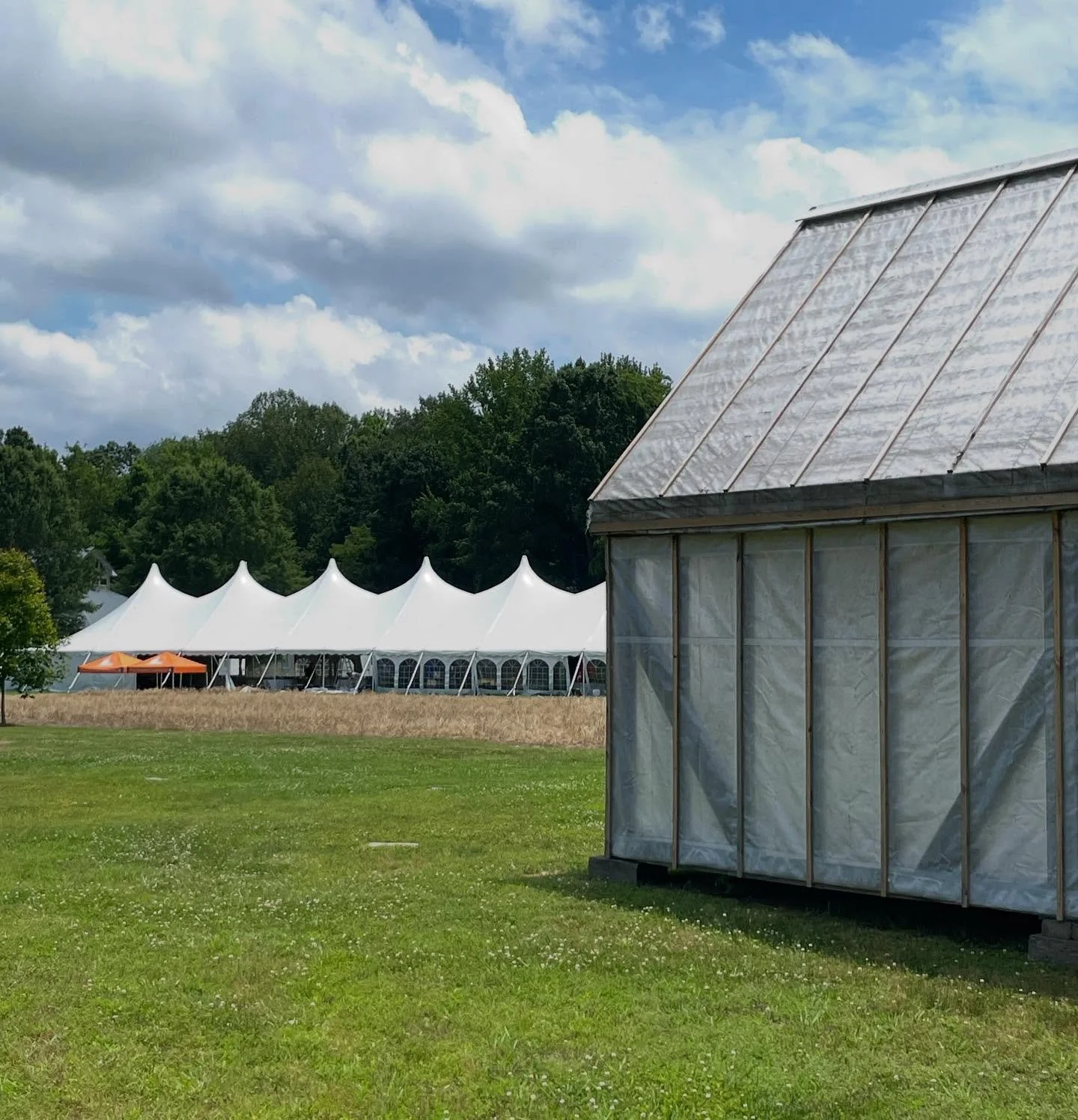 The rain cleared up on Saturday just in time for a successful fund raising event at the Menokin Foundation. New stabilization work happening at the ruin this year and great new design plans in the work for the future. #menokin #nnk #northernneck #rem