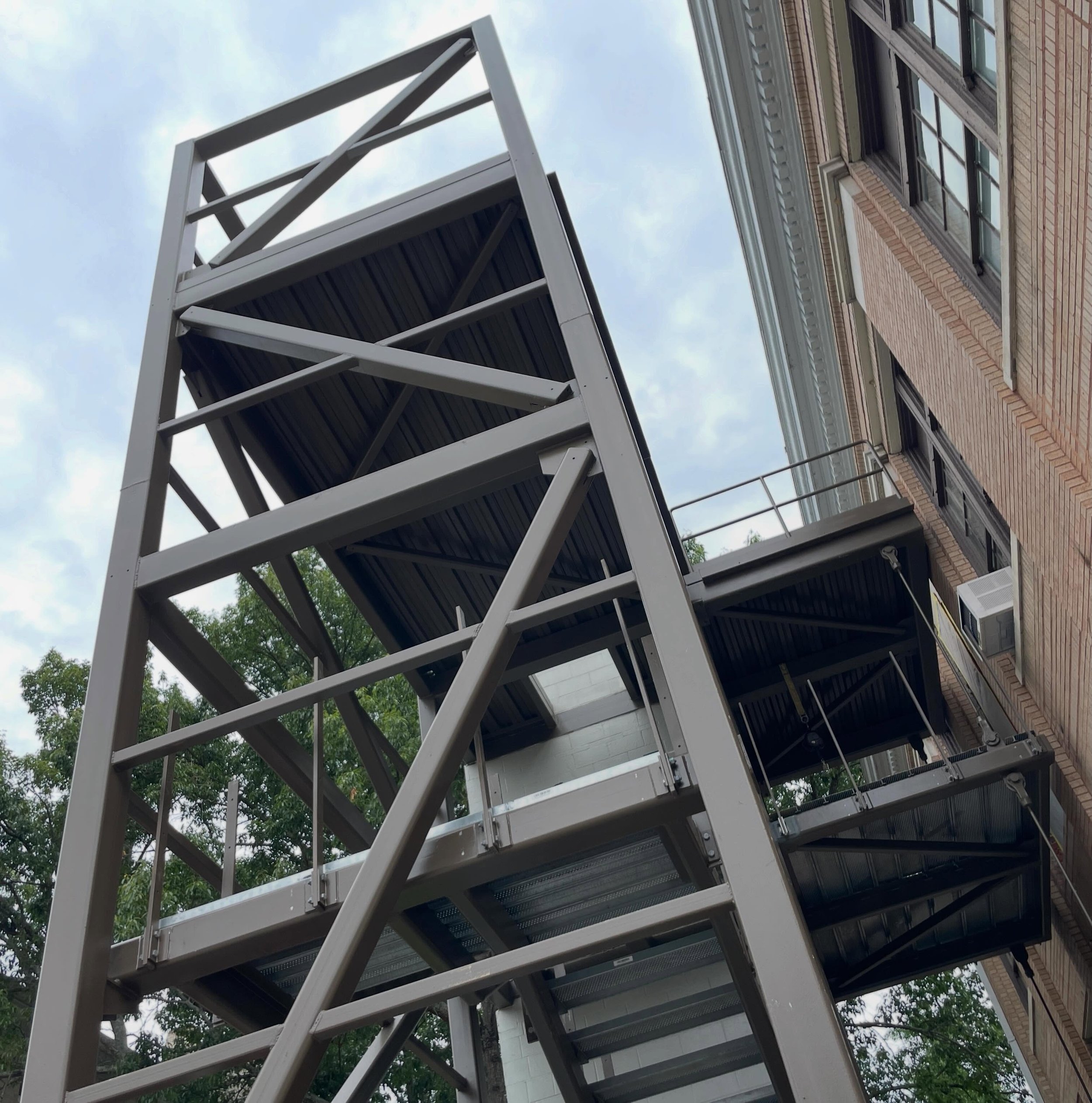 Recent site visit to UNC Chapel Hill to check on construction progress. Stairs treads and planks are installed and now waiting for guardrail panels and brick screen to go in late June and early July.
#unccaldwellhall #reidarchitecture #acessibilityup