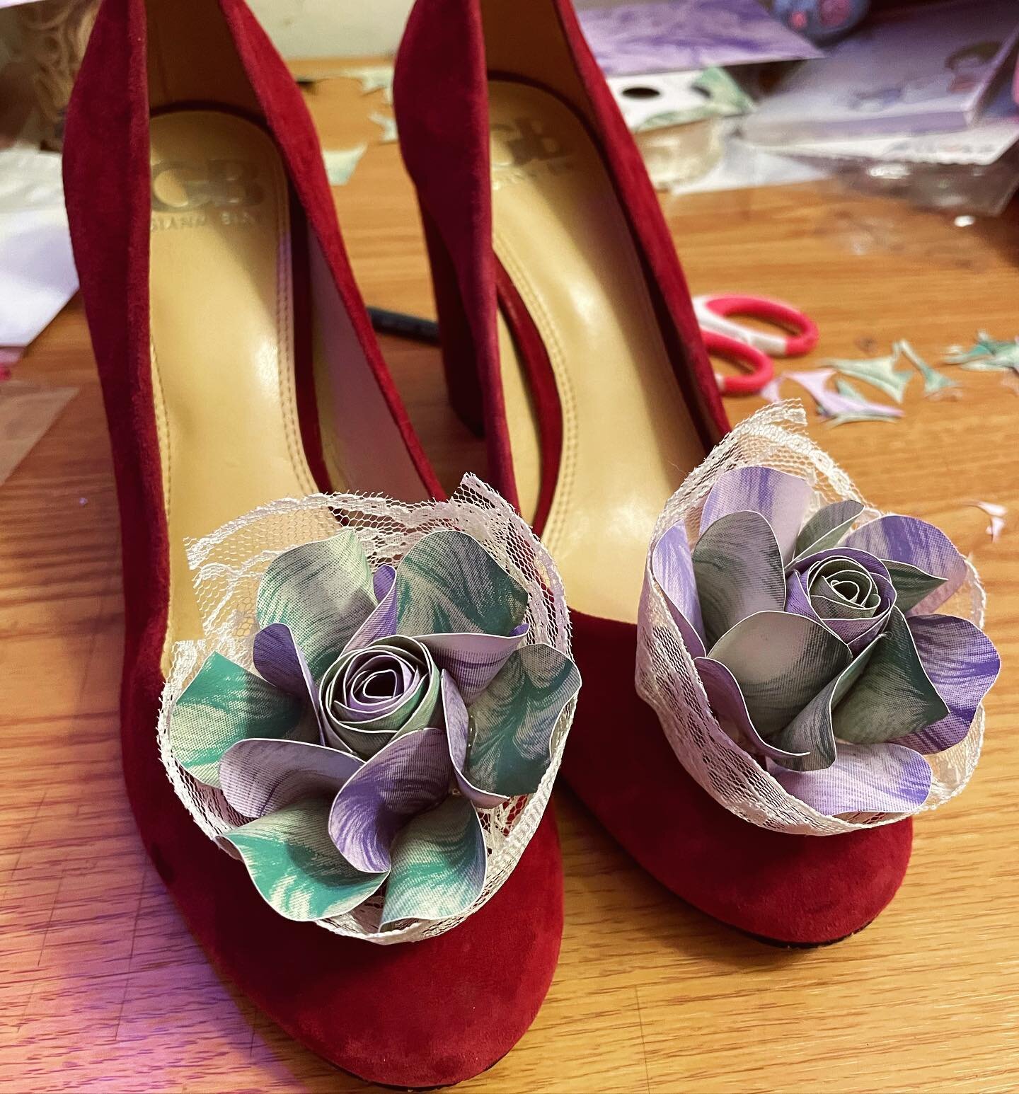 Added some of my screenprinted fluffy flowers to a pair of shoes to complete my ensemble for this weekend! 🥀🦋🌹

Doing this has spurred some ideas for some other projects. It&rsquo;s been a good break from my creative rut! 

#printmaking #print #co