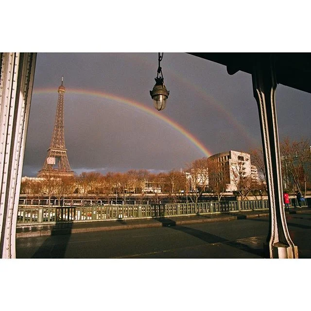 Tour Eiffel + arcs en ciel, 7&egrave;me.
.
.
#35mmparis #paris #france #parisjetaime #paris7 #parismaville #parismonamour #parislove #parislife #seemyparis #theparisguru #eiffeltower #toureiffel #rainbow #doublerainbow #35mm #35mmphotography #argenti