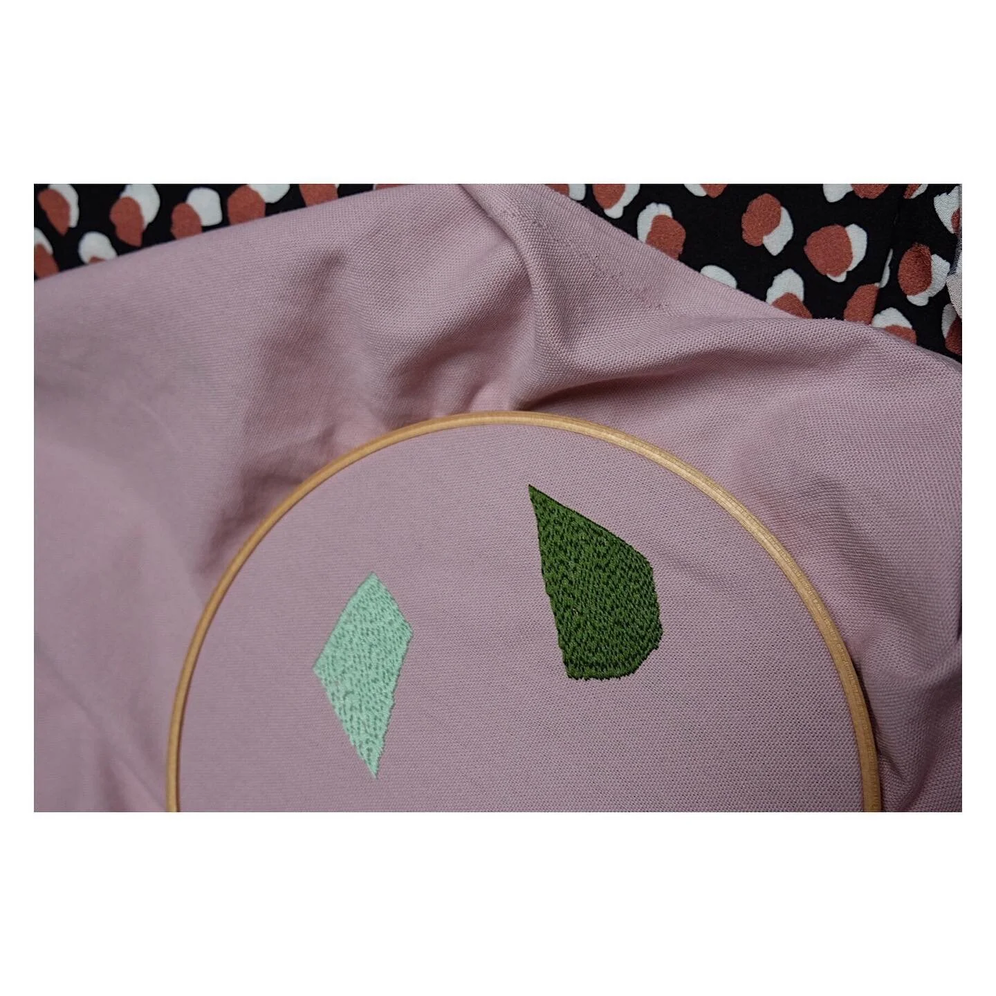 As grey and rainy as can be here on our first day of d&eacute;confinement, so staying in and looking for colour elsewhere. Have ended up wearing all black (classic - need to get some more colour in my wardrobe pronto!), but thankfully my fabric stash