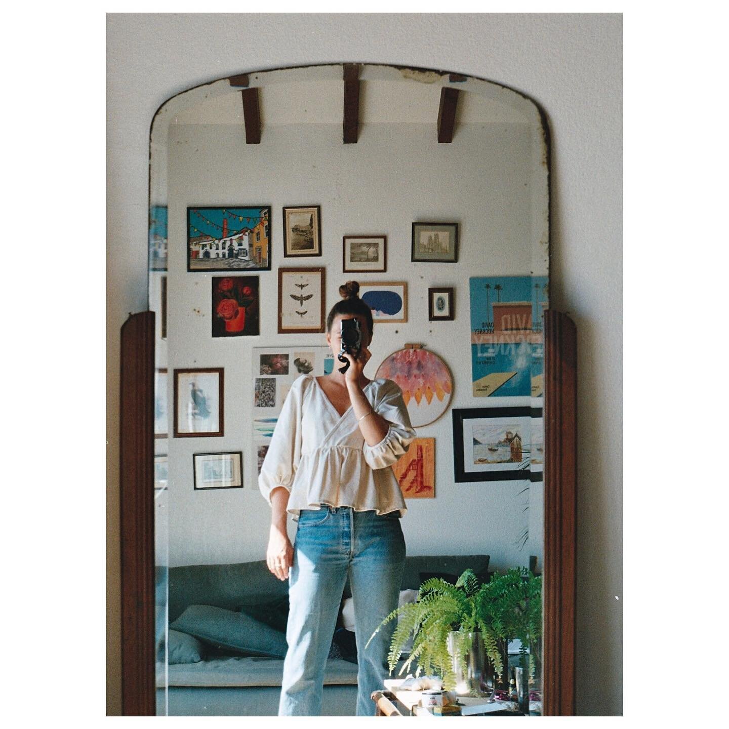 The finished result in all her puffy, gathered glory.

I made an M and only changed the length to make her into a top, no other mods.