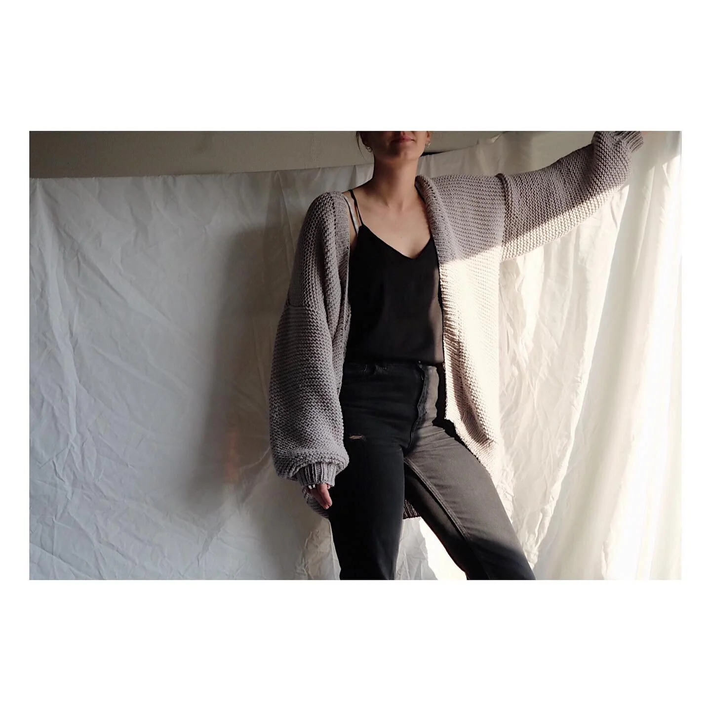 Was mainly drawn to this @petiteknit pattern for the balloony sleeves that have strong potential for hiding my constantly cold hands 👌🏻