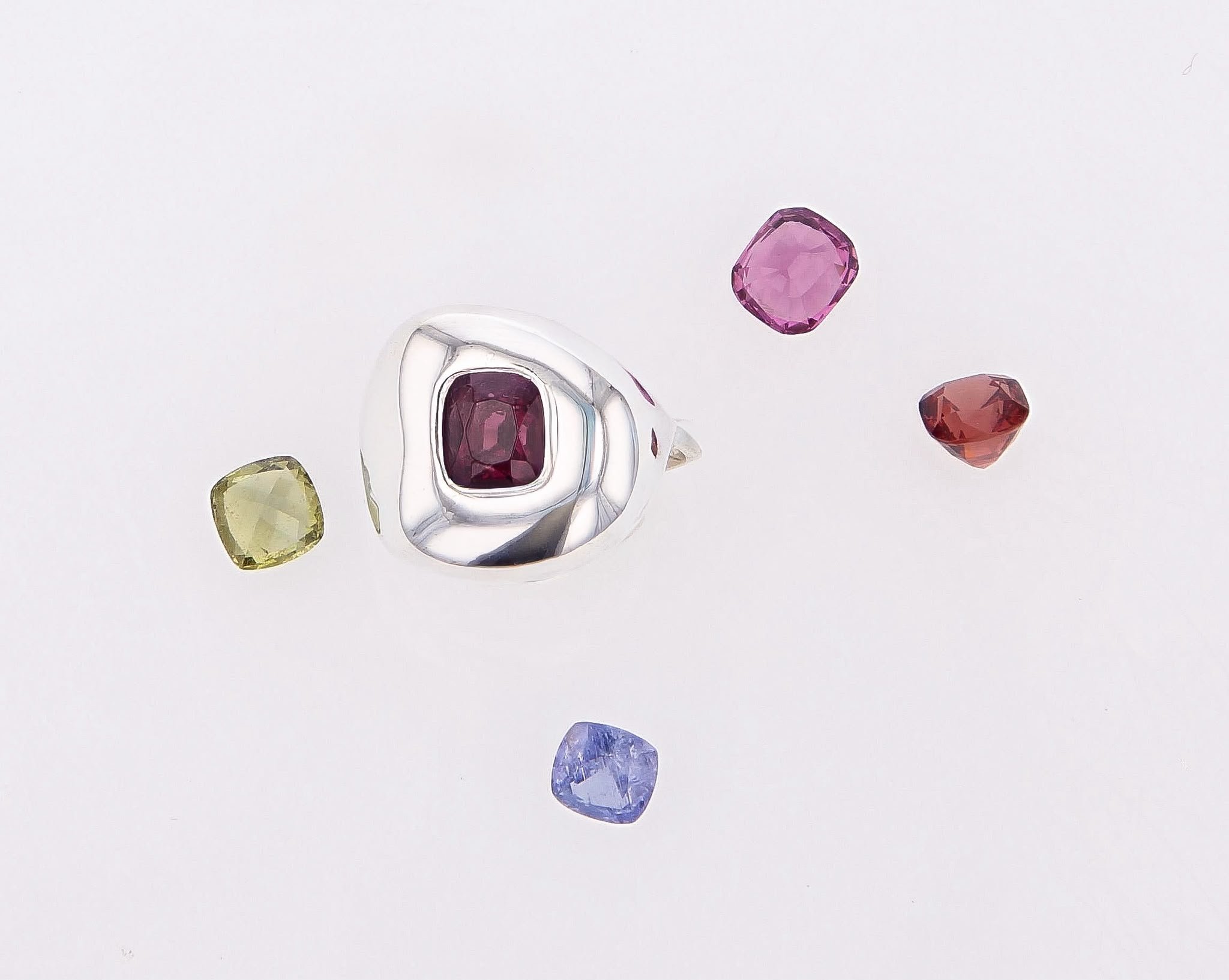 Bague Rani Grenat et or blanc.jpeg
