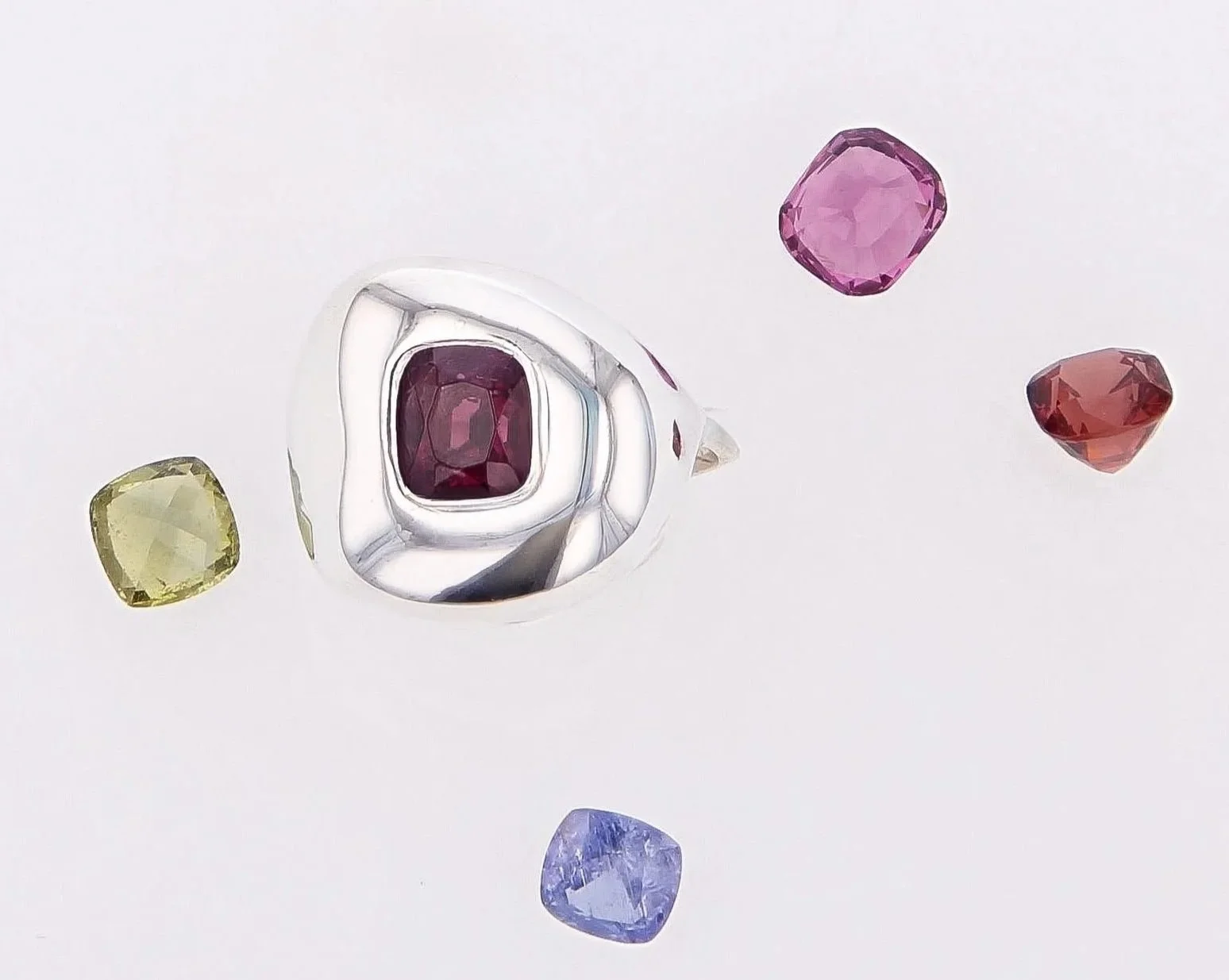 Bague Rani Grenat et Or blanc