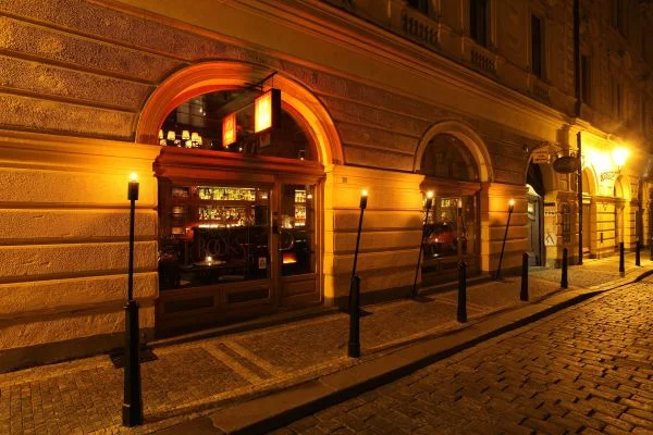 Tynska Bar and Books, Prague