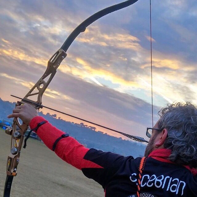 You can only pair such a beautiful sunrise with a gorgeous bow. Thank you Sergi Cebrián Pujol for this marvellous picture. #spigateam #archerylove #archerylife #barebow #spigadms #spigagram #spigarelli.jpg