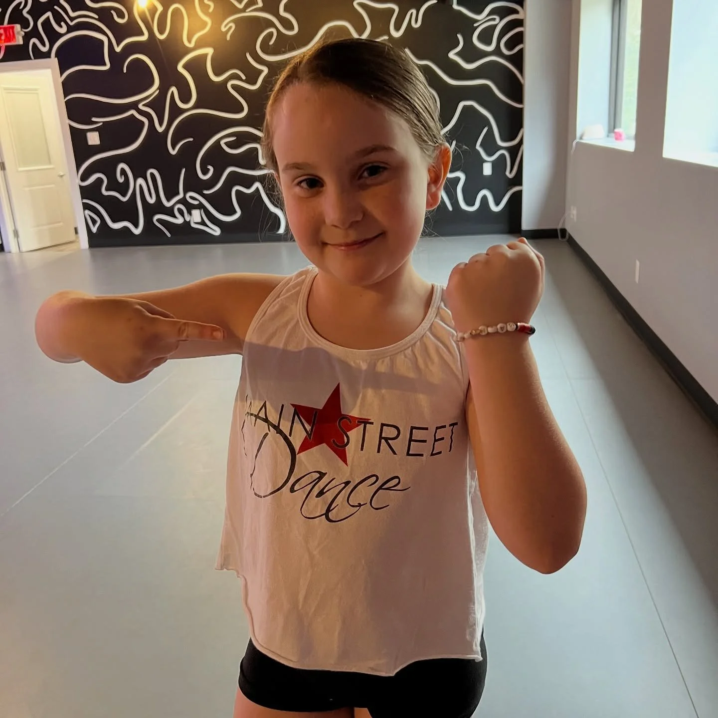 π₯³We celebrate MaryKate, our Most Spirited Student contest winner! π£She is a shining example of enthusiasm and love for our program. We are so incredibly grateful for her dedication! She’s sporting a MainβοΈStreet Dance @bravebellabeadco bracel