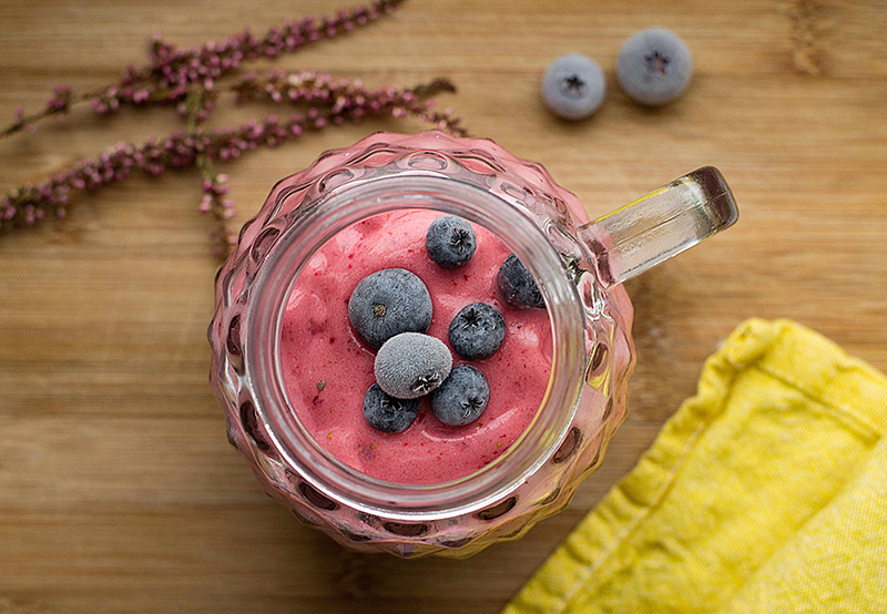 Kush Queen Shop CBD Smoothie with Bäre CBD Tincture.