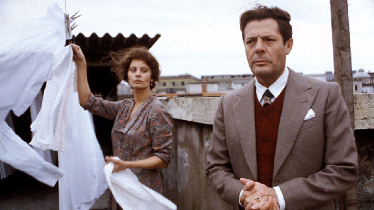 Sophia Loren and Marcello Mastroianni in Una Giornata Particolare