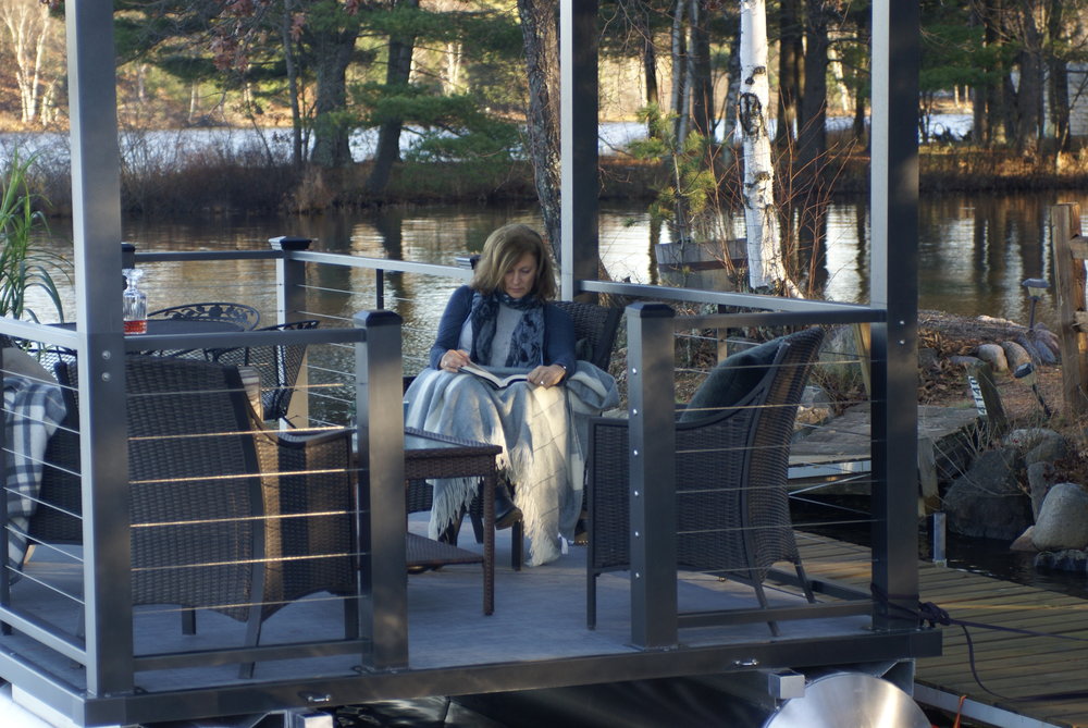 Lake Lounger 22 ft Pontoon Boat Reading.JPG