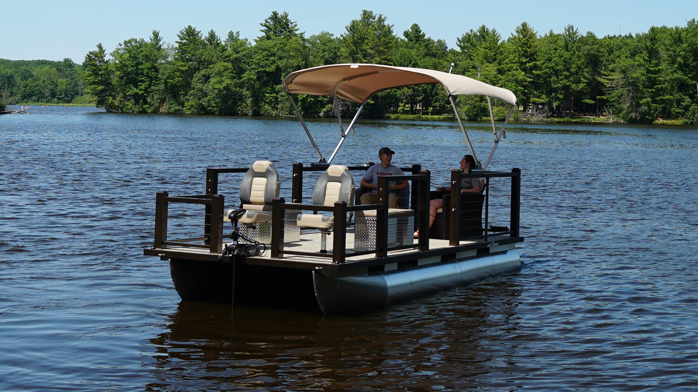 Lake Lounger 18 ft Fishing Pontoon Boat 1.0.JPG