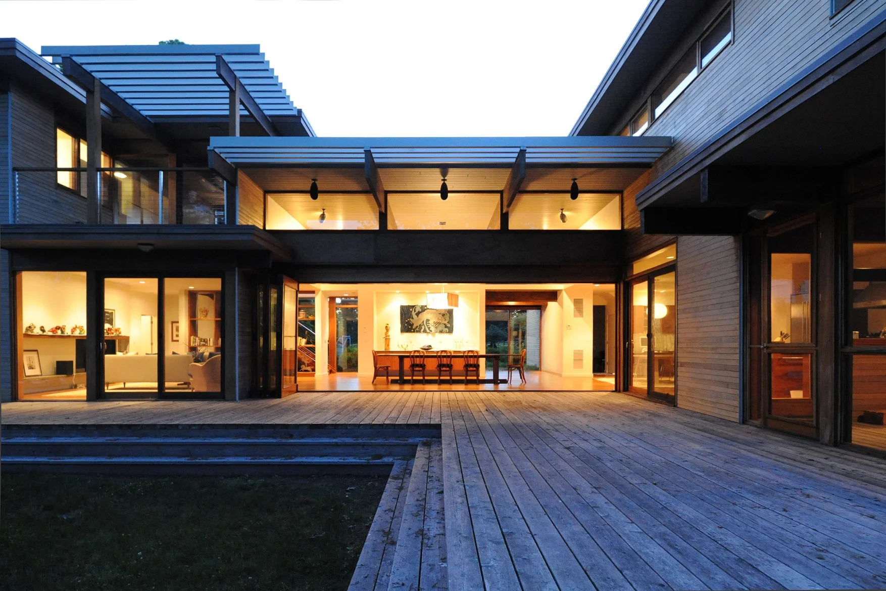 turkel_modern_design_prefab_shelter_island_deck_backyard.jpg