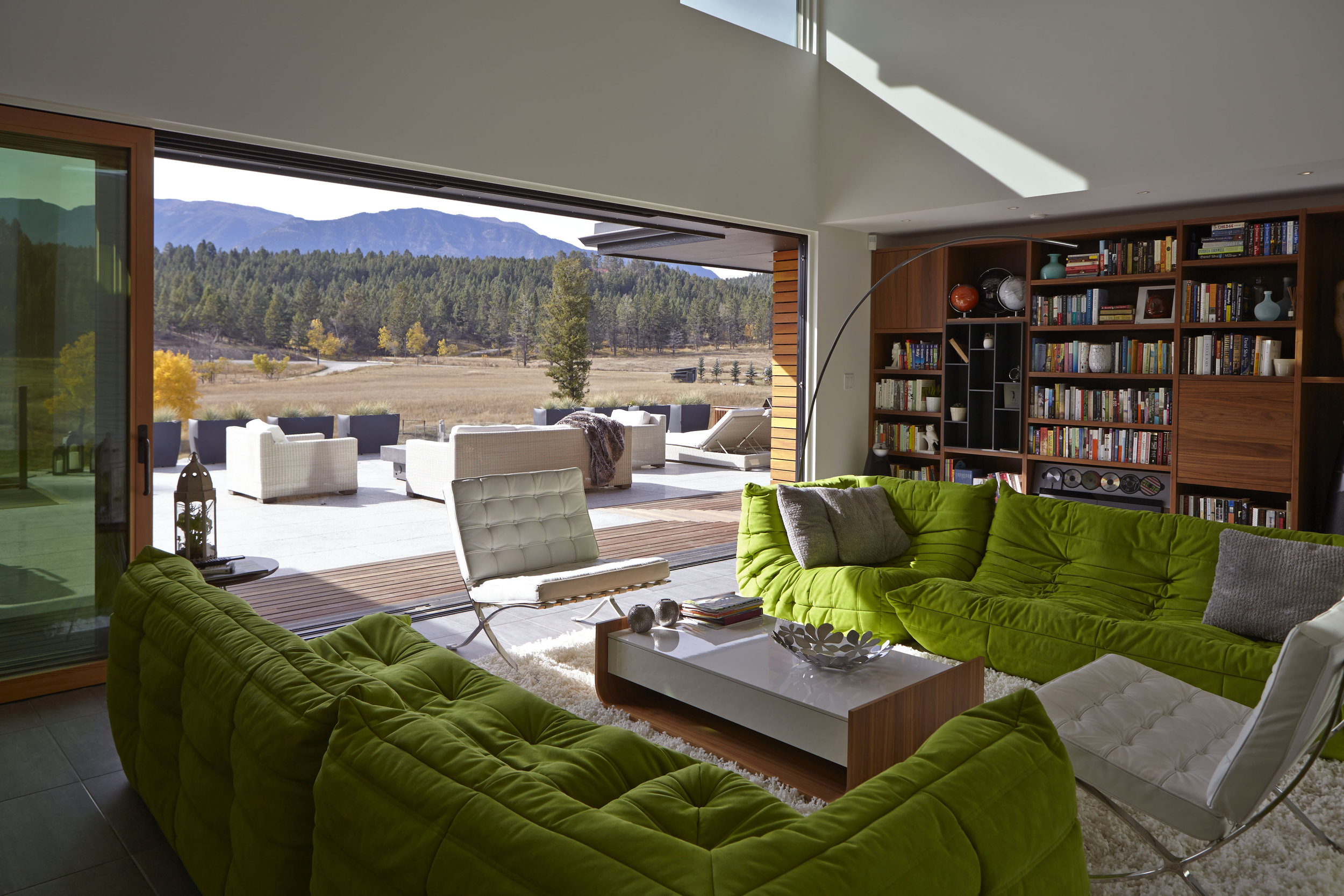 turkel_modern_design_prefab_home_windermere_britishcolumbia_windows_open.jpg