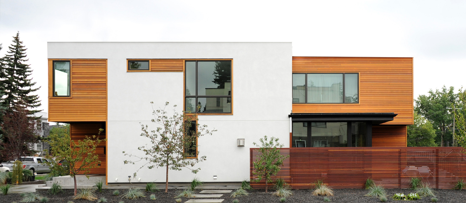 turkel_modern_design_prefab_home_bankview_house_calgary_facade.jpg