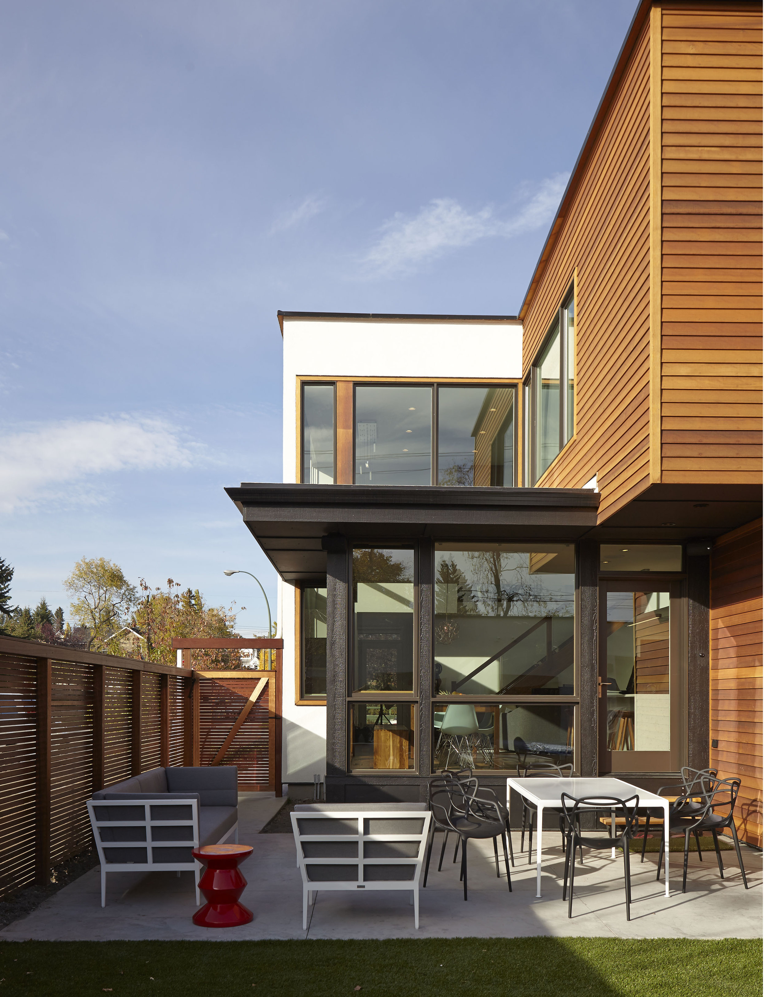 turkel_modern_design_prefab_home_bankview_house_calgary_outdoor.jpg