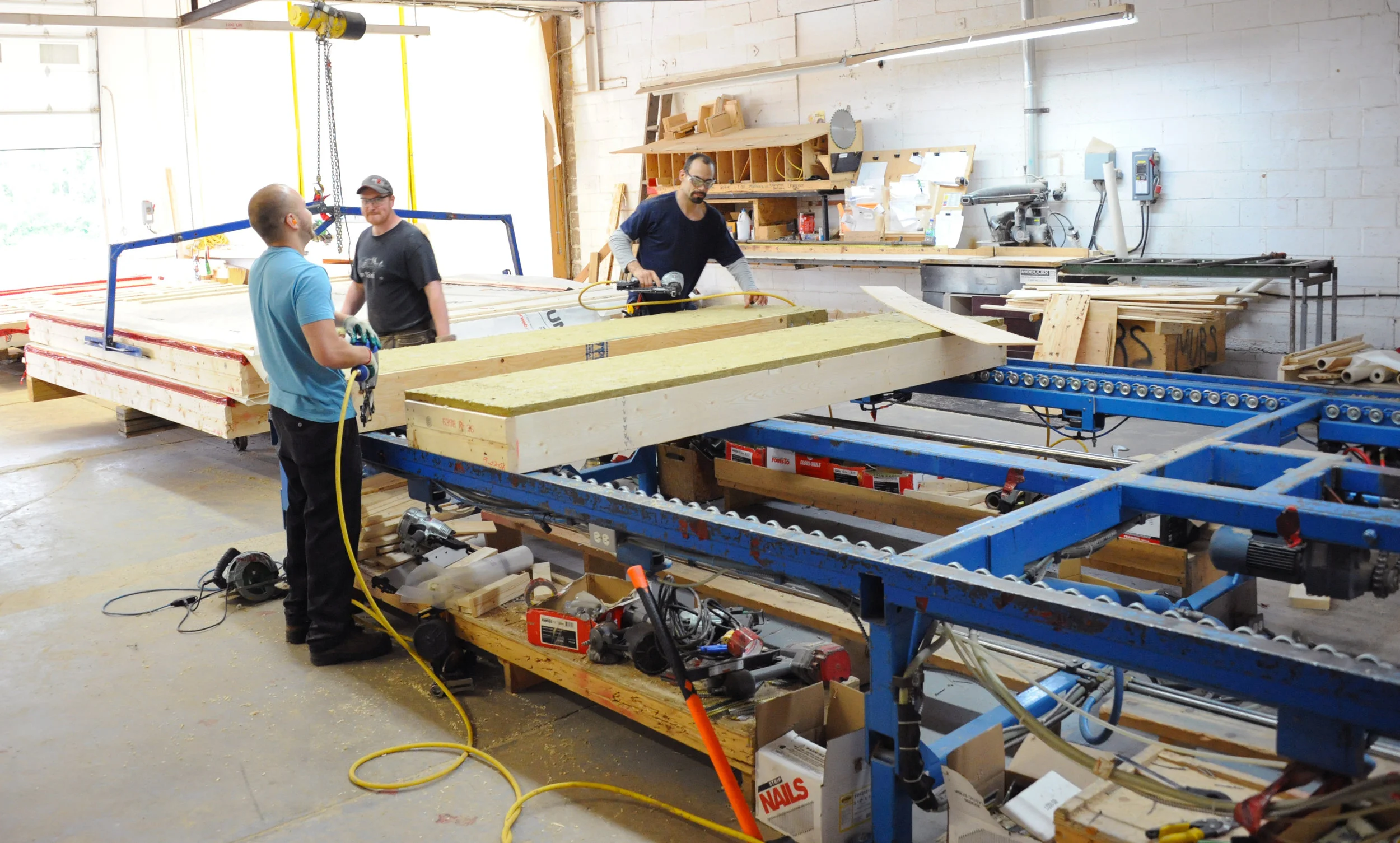 turkel_design_modern_prefab_home_axiomdeserthouse_manufacturing_factory.jpg