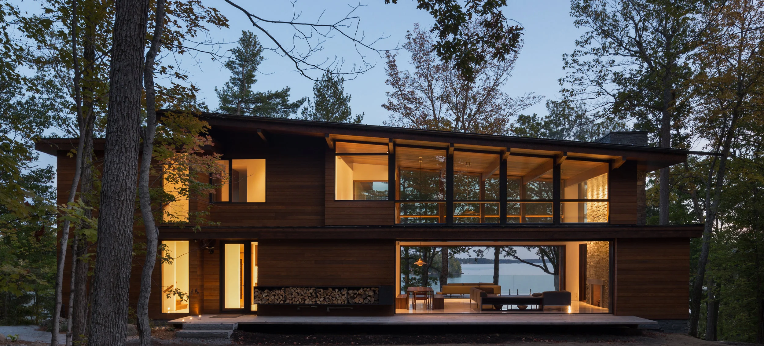 turkel_design_modern_prefab_home_muskoka_cottage_evening.jpg