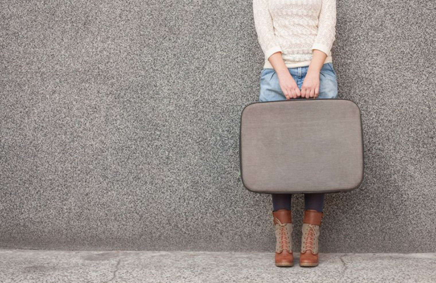 *THIS* IS WHAT WELLNESS PROS PACK TO TURN THEIR HOTEL ROOMS INTO SELF-CARE SANCTUARIES