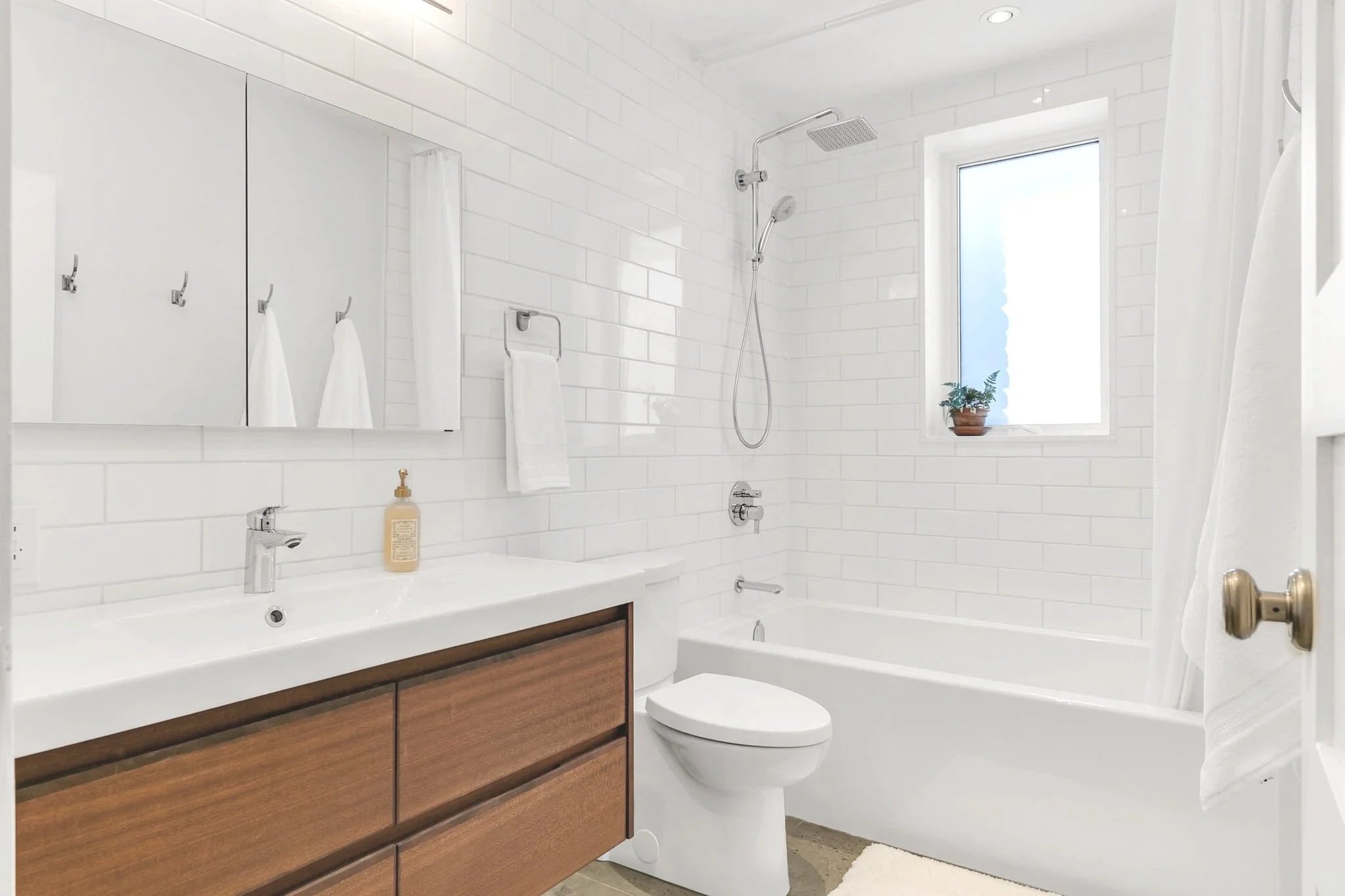 48-web-or-mls-44_001_Bathroom.jpg